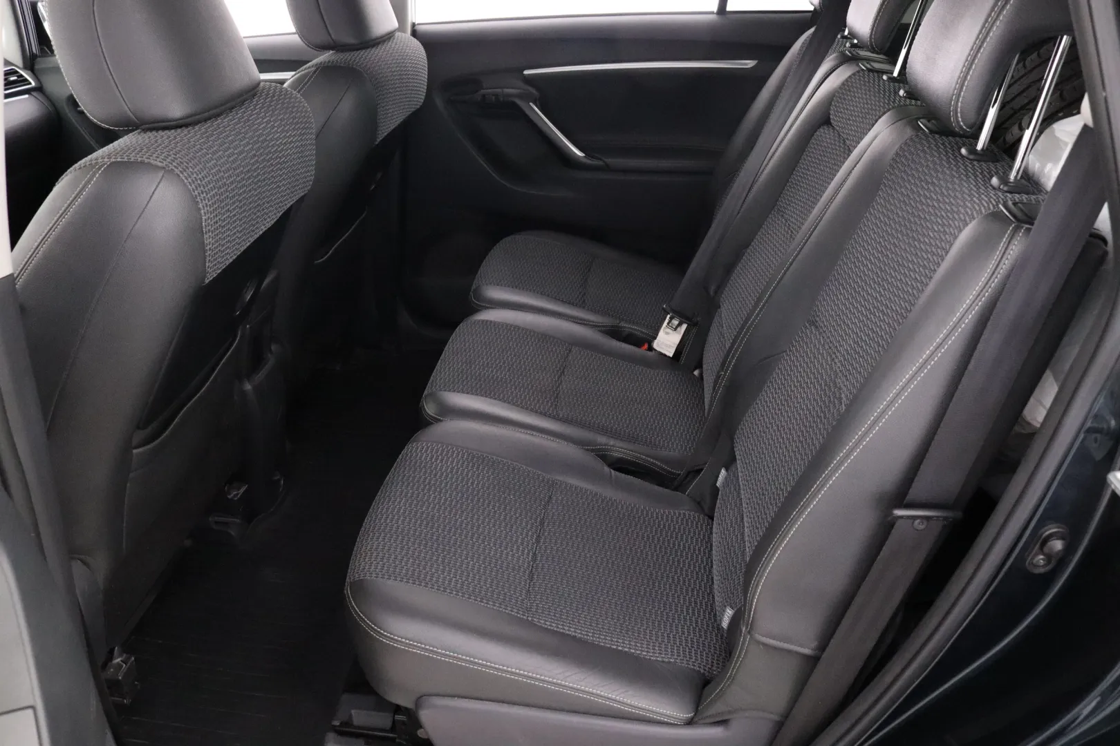 TOYOTA Verso ZKP-933 carousel image