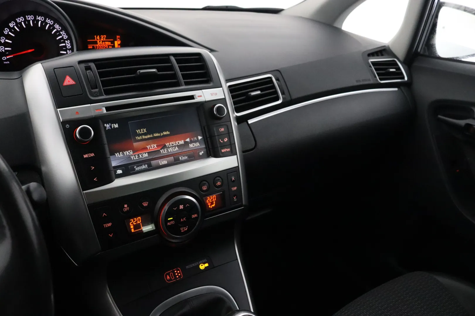 TOYOTA Verso ZKP-933 carousel image