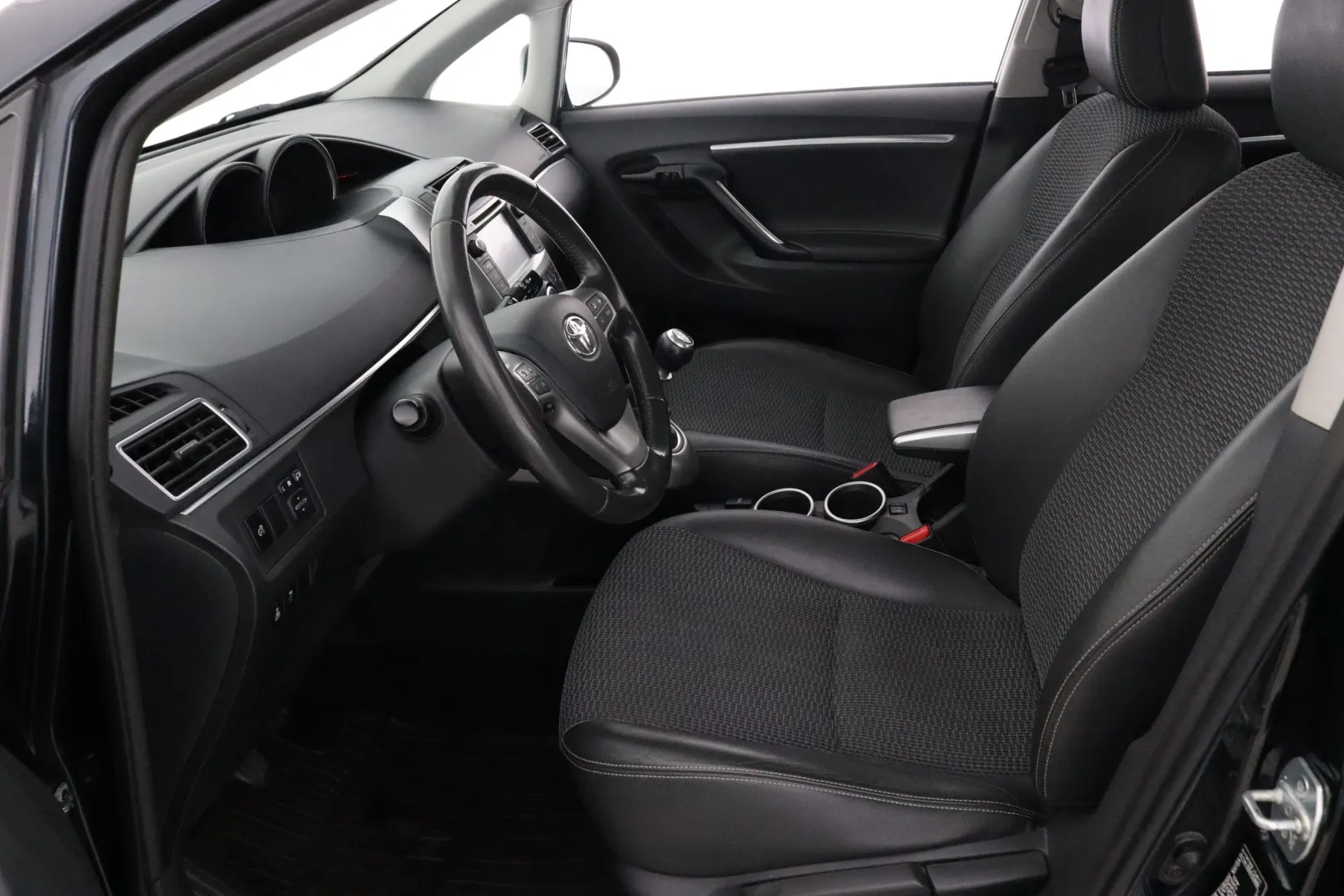 TOYOTA Verso ZKP-933 carousel image