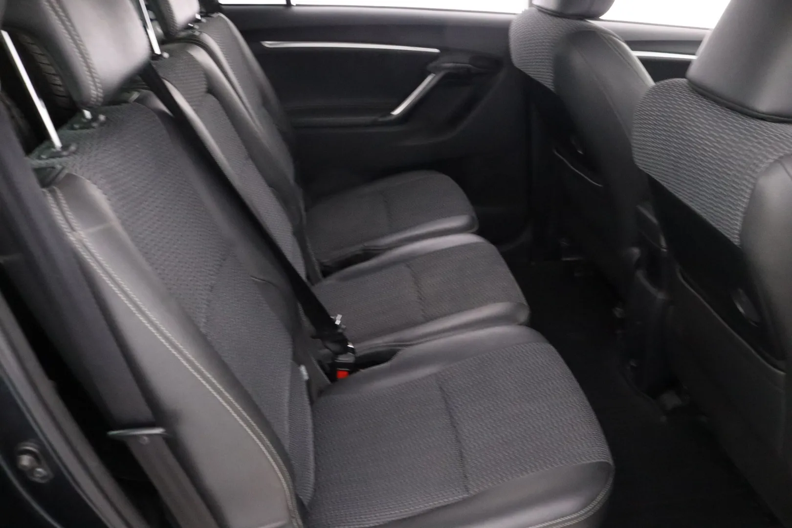 TOYOTA Verso ZKP-933 carousel image