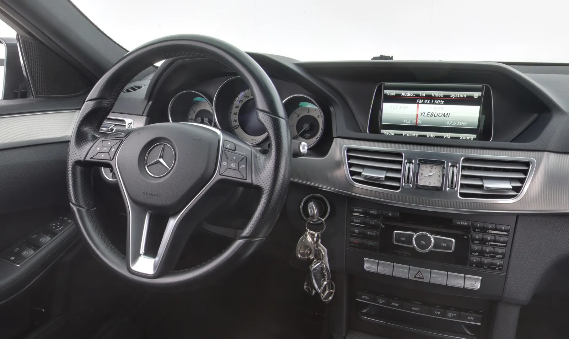 MERCEDES-BENZ E EPJ-324 carousel image