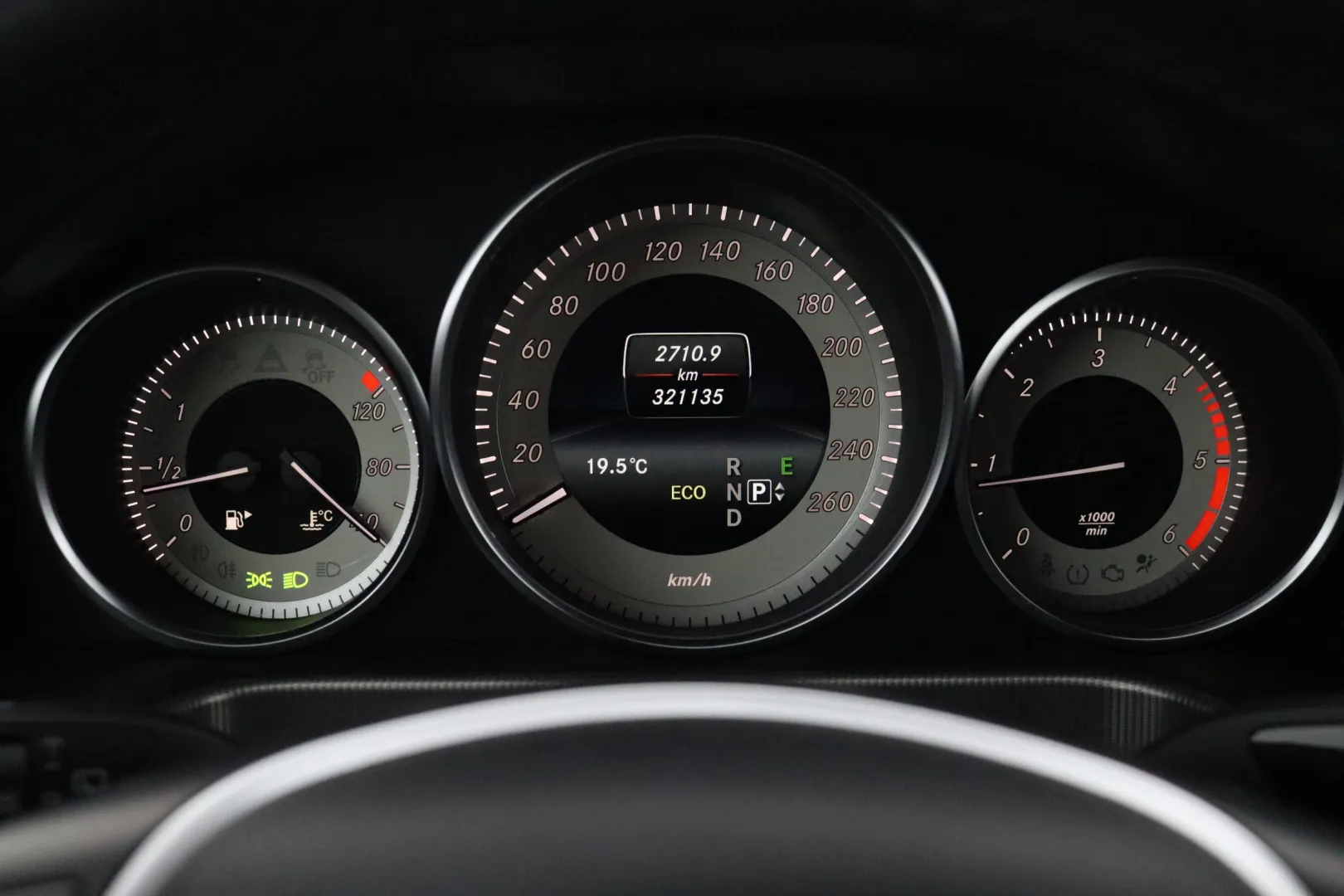 MERCEDES-BENZ E EPJ-324 carousel image