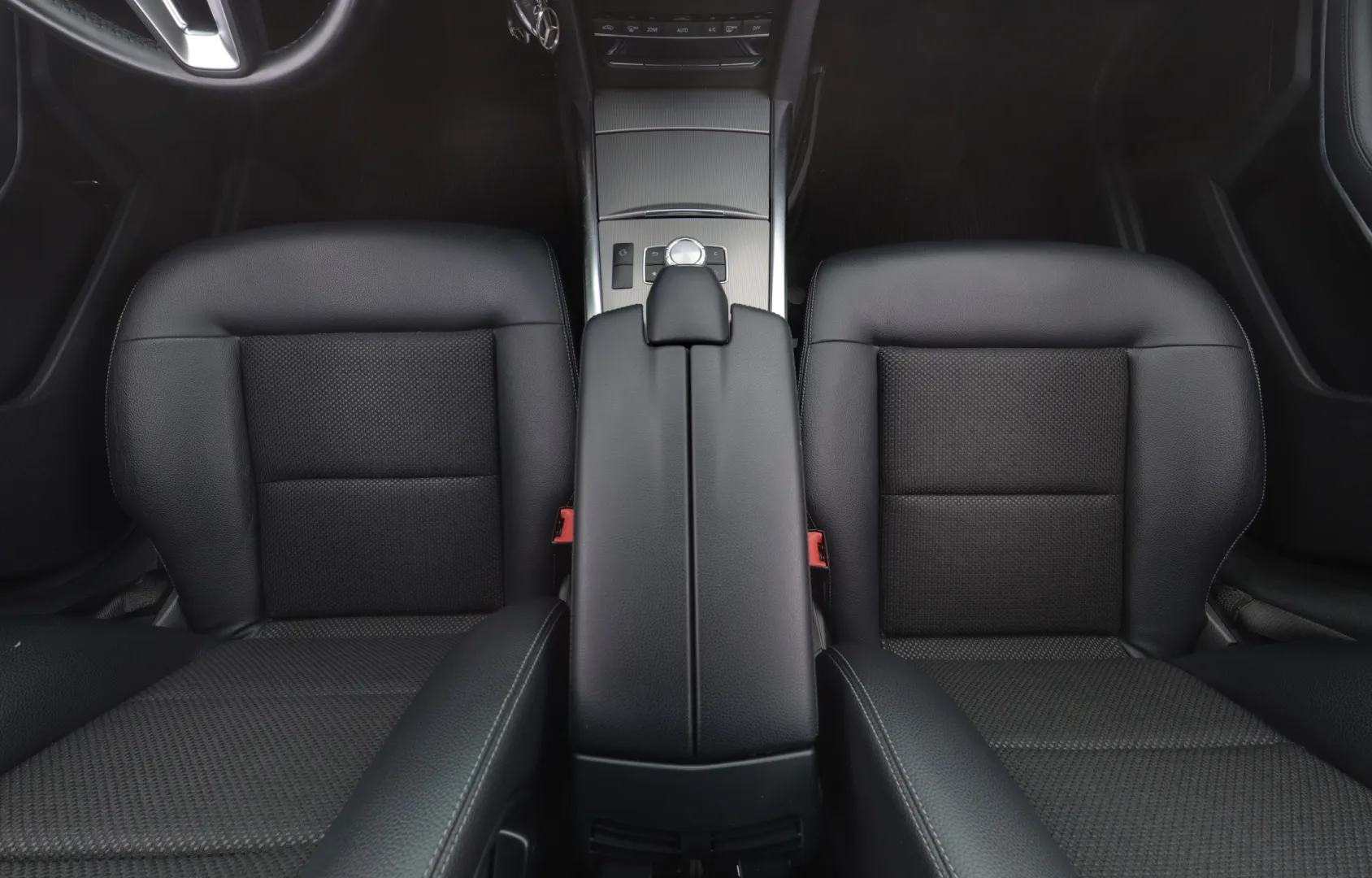 MERCEDES-BENZ E EPJ-324 carousel image