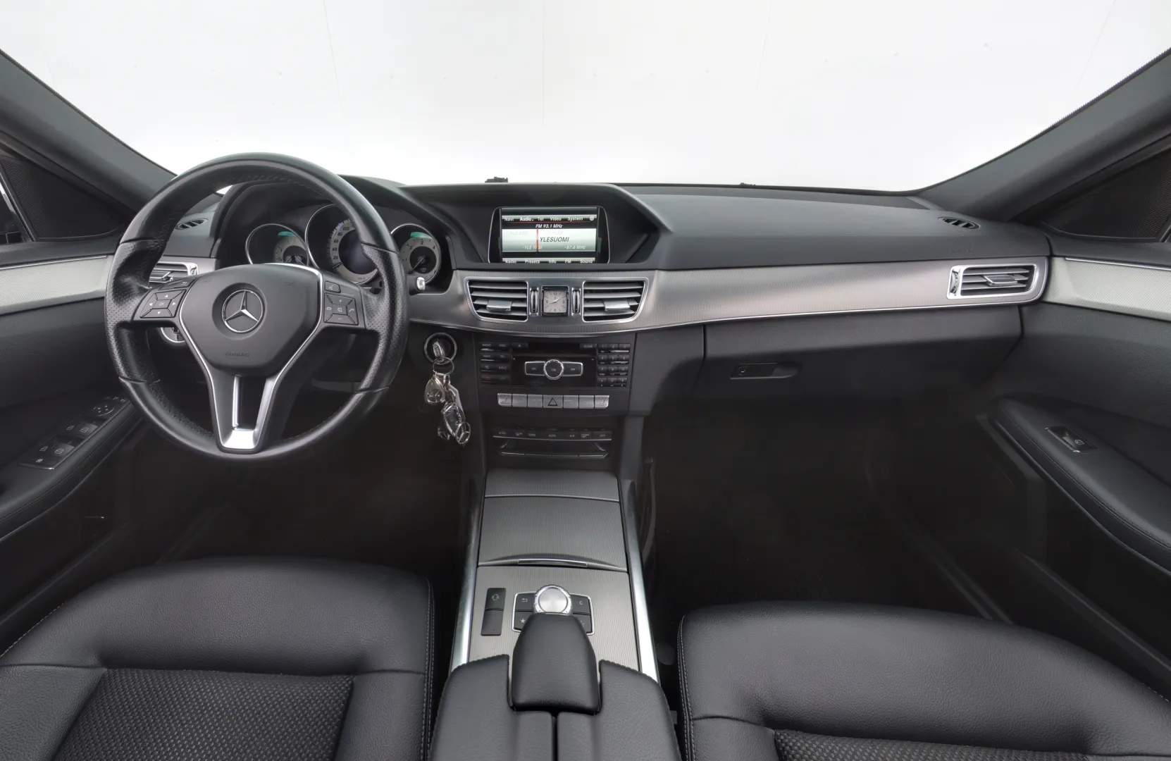 MERCEDES-BENZ E EPJ-324 carousel image