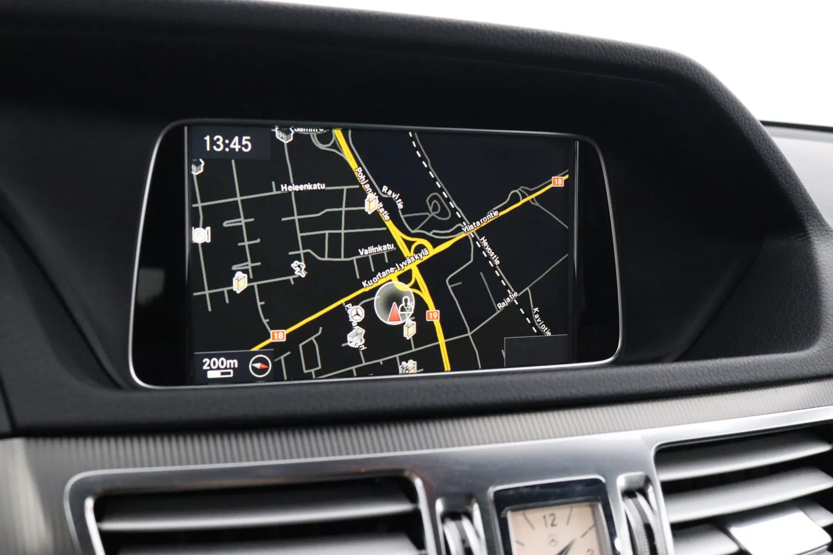 MERCEDES-BENZ E EPJ-324 carousel image