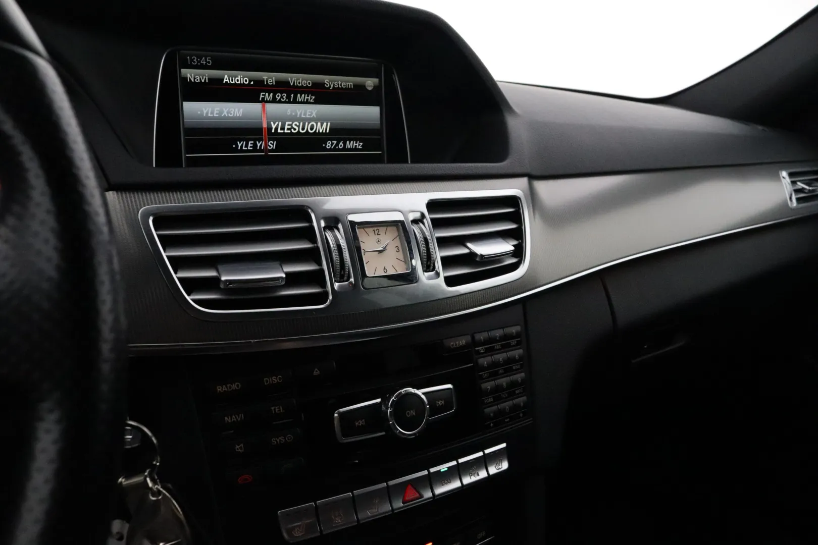 MERCEDES-BENZ E EPJ-324 carousel image