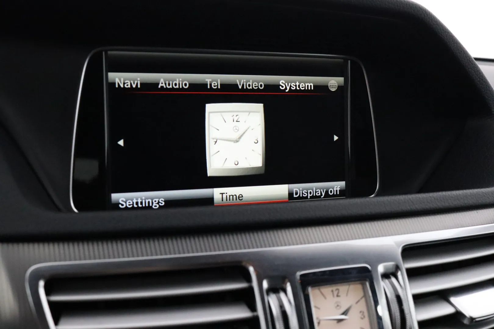 MERCEDES-BENZ E EPJ-324 carousel image