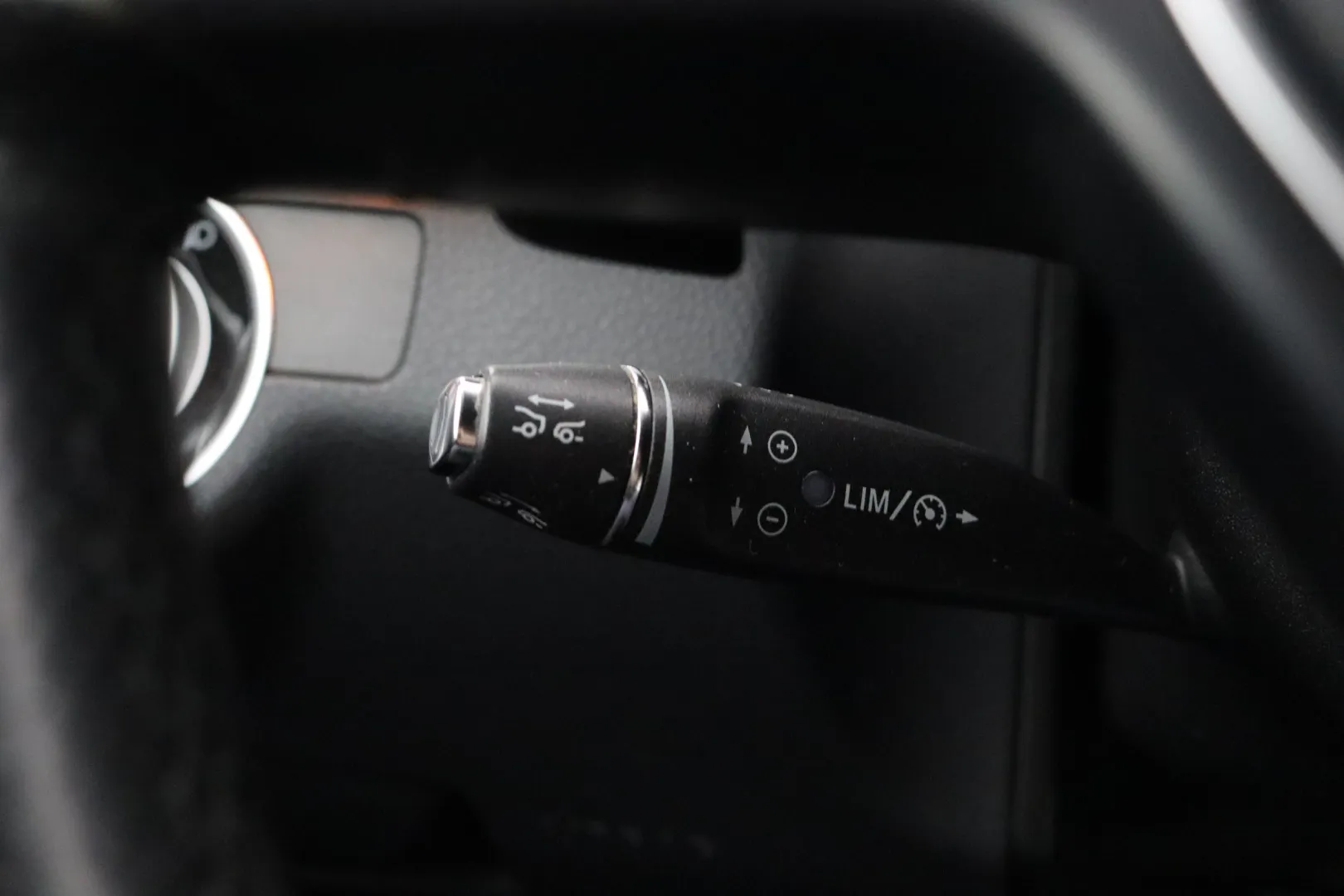 MERCEDES-BENZ E EPJ-324 carousel image