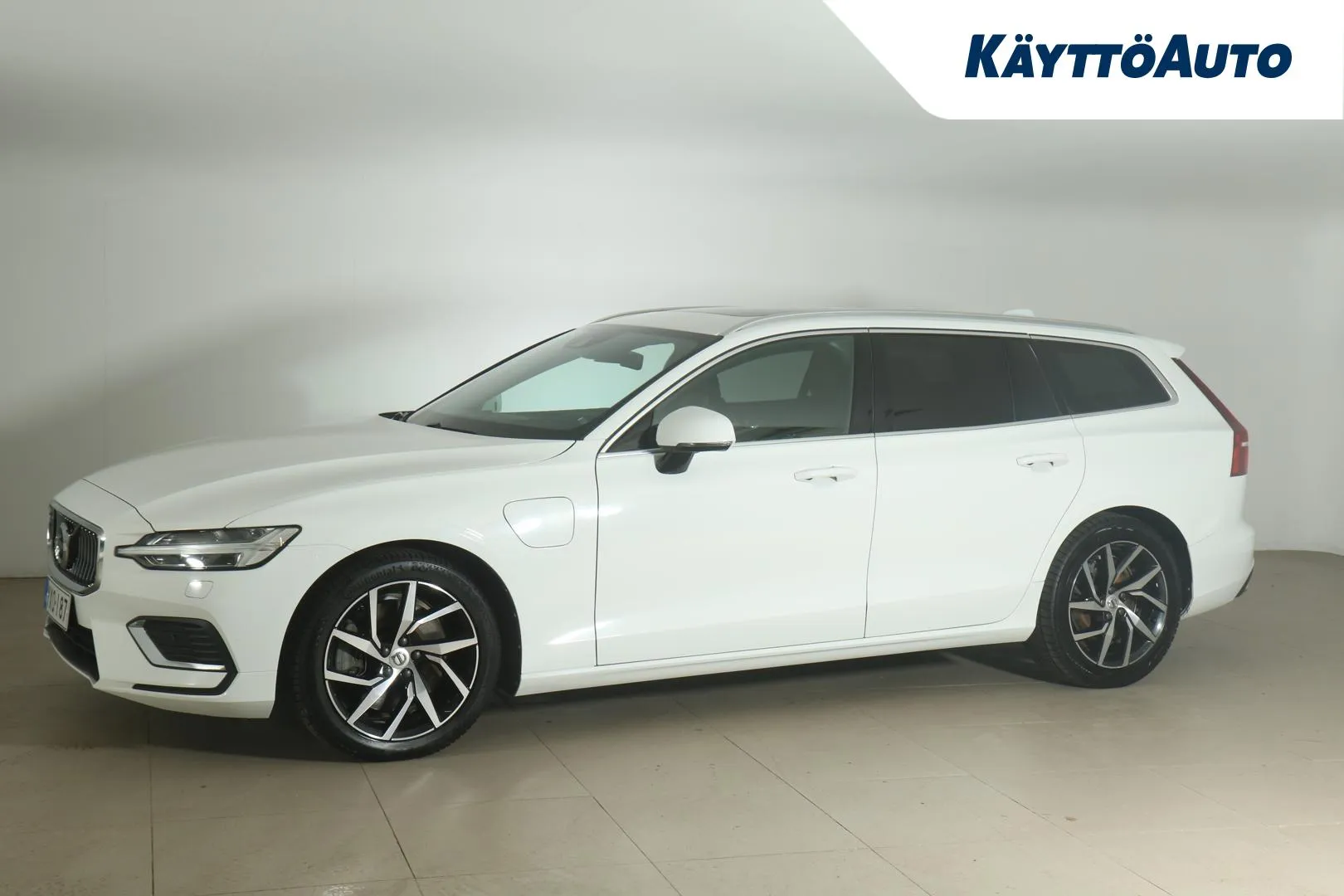 VOLVO V60 YXO-187 carousel image