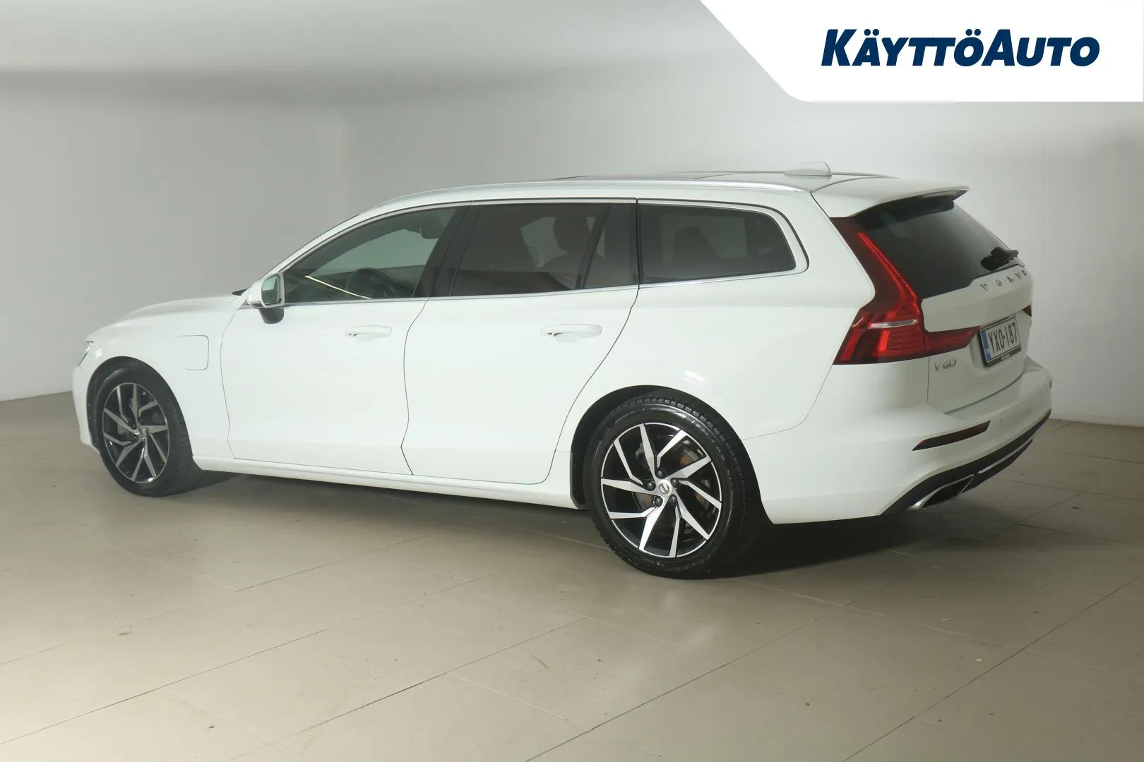VOLVO V60 YXO-187 carousel image