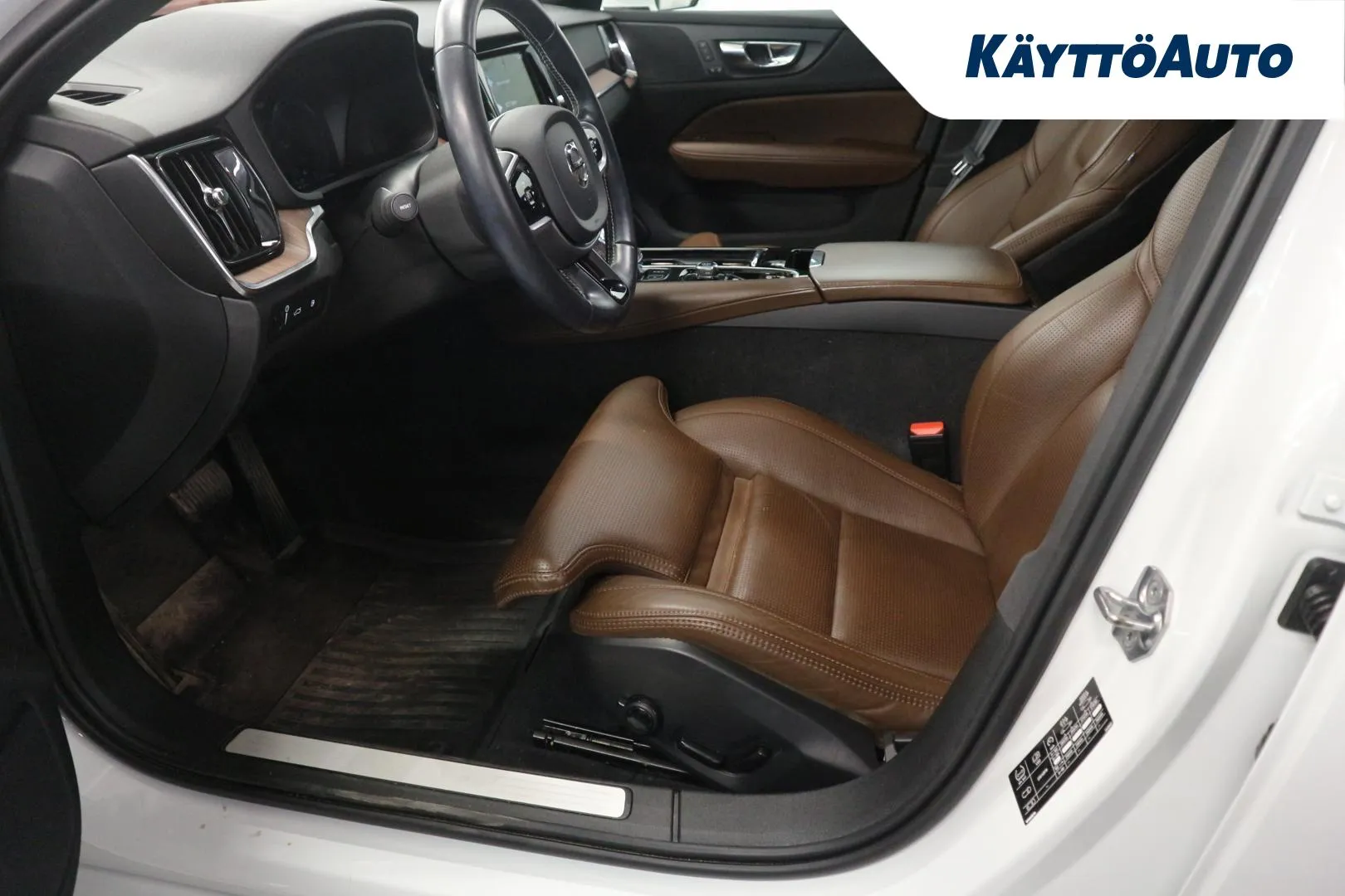 VOLVO V60 YXO-187 carousel image