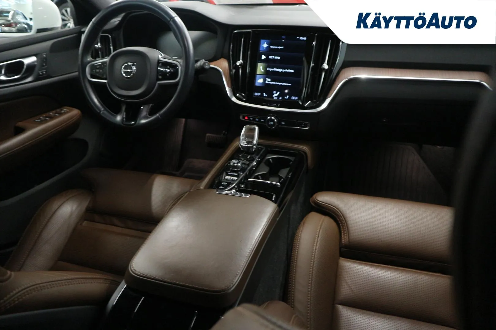 VOLVO V60 YXO-187 carousel image