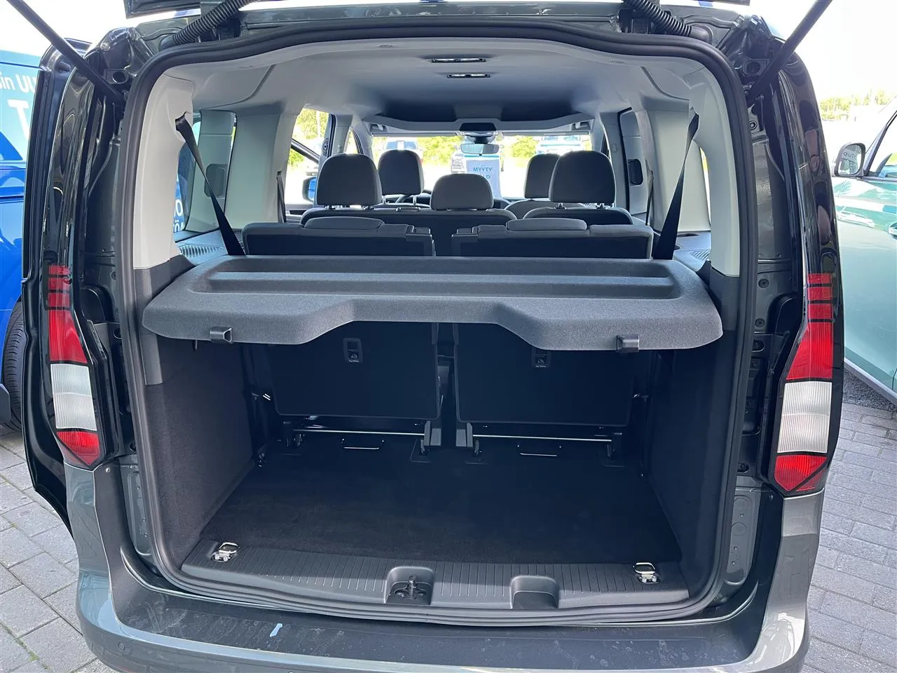 VOLKSWAGEN Caddy JNS-911 carousel image