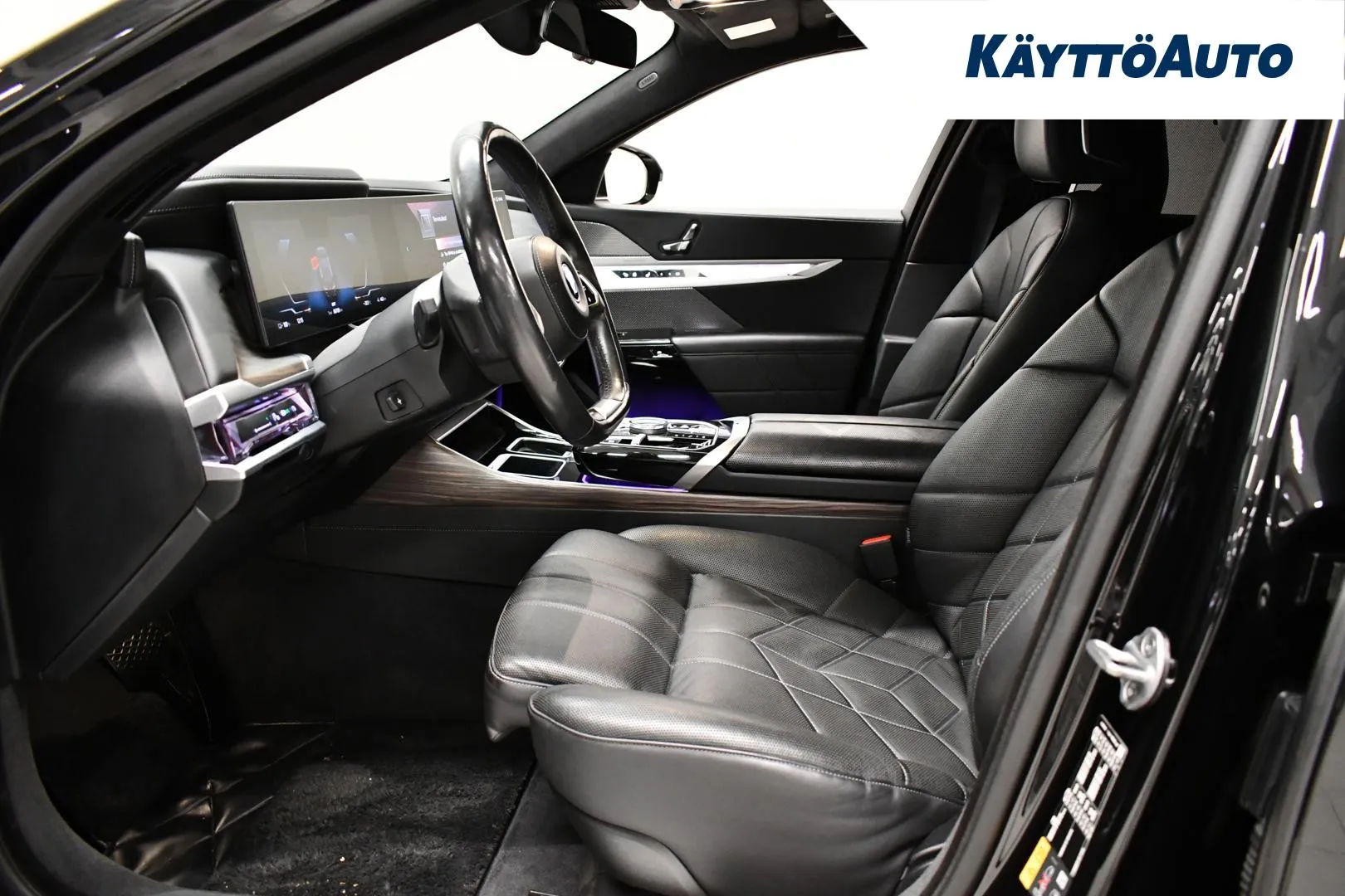 BMW i7 CSA-609 carousel image