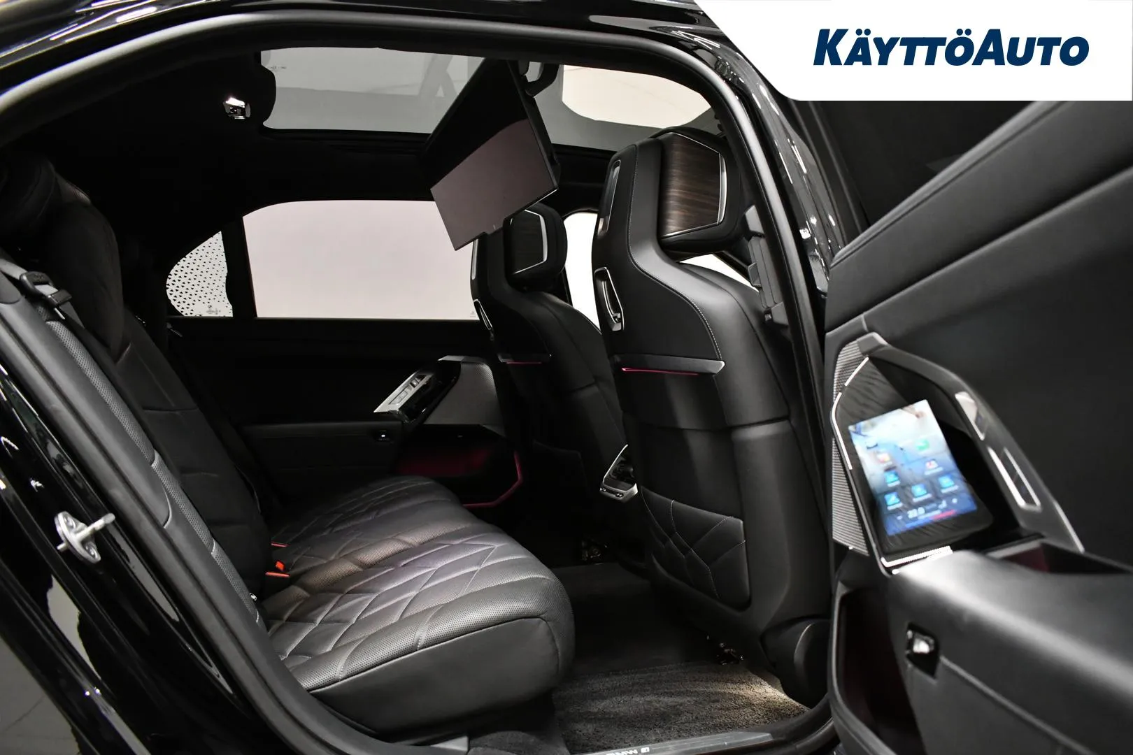 BMW i7 CSA-609 carousel image