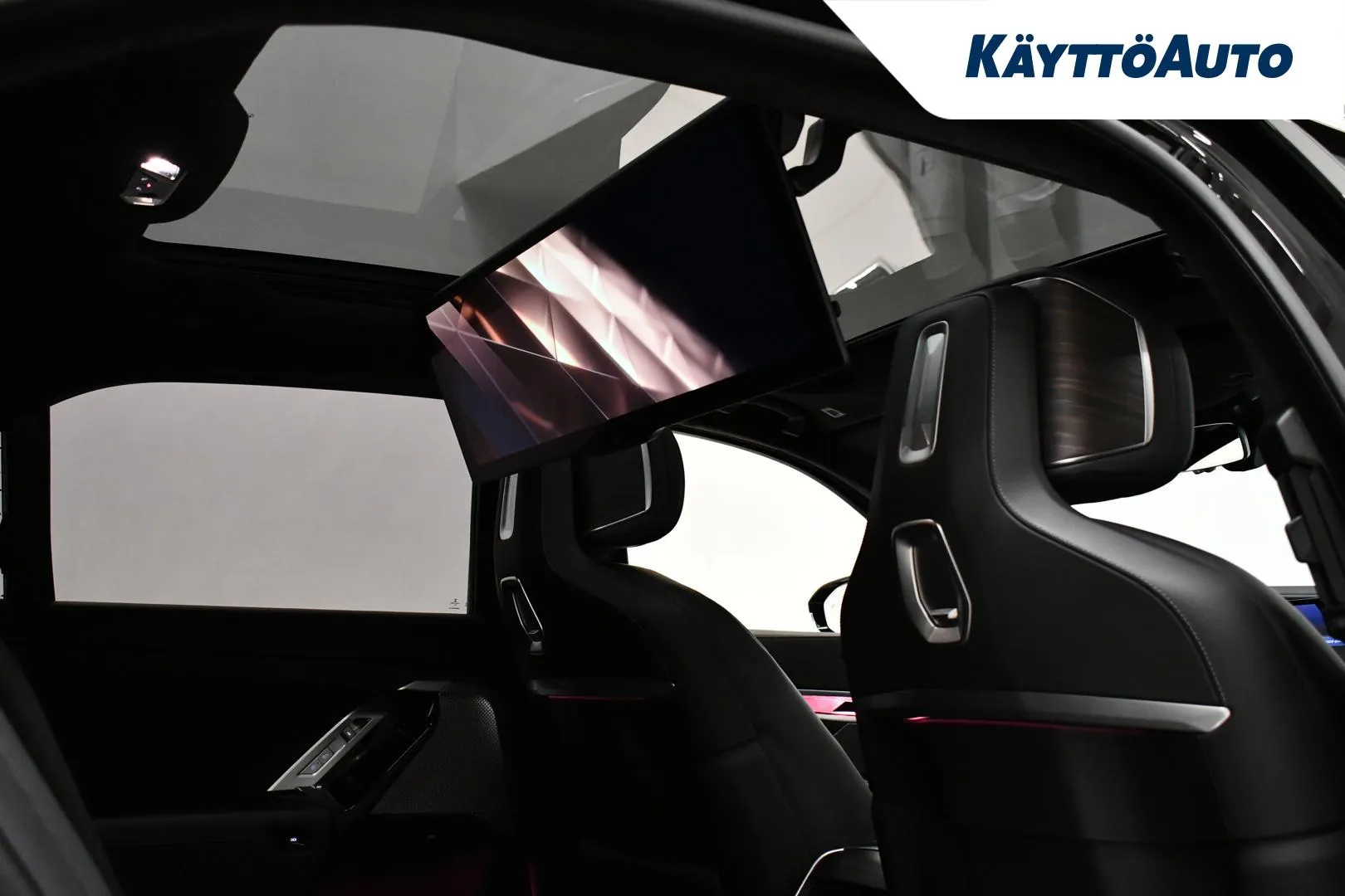 BMW i7 CSA-609 carousel image