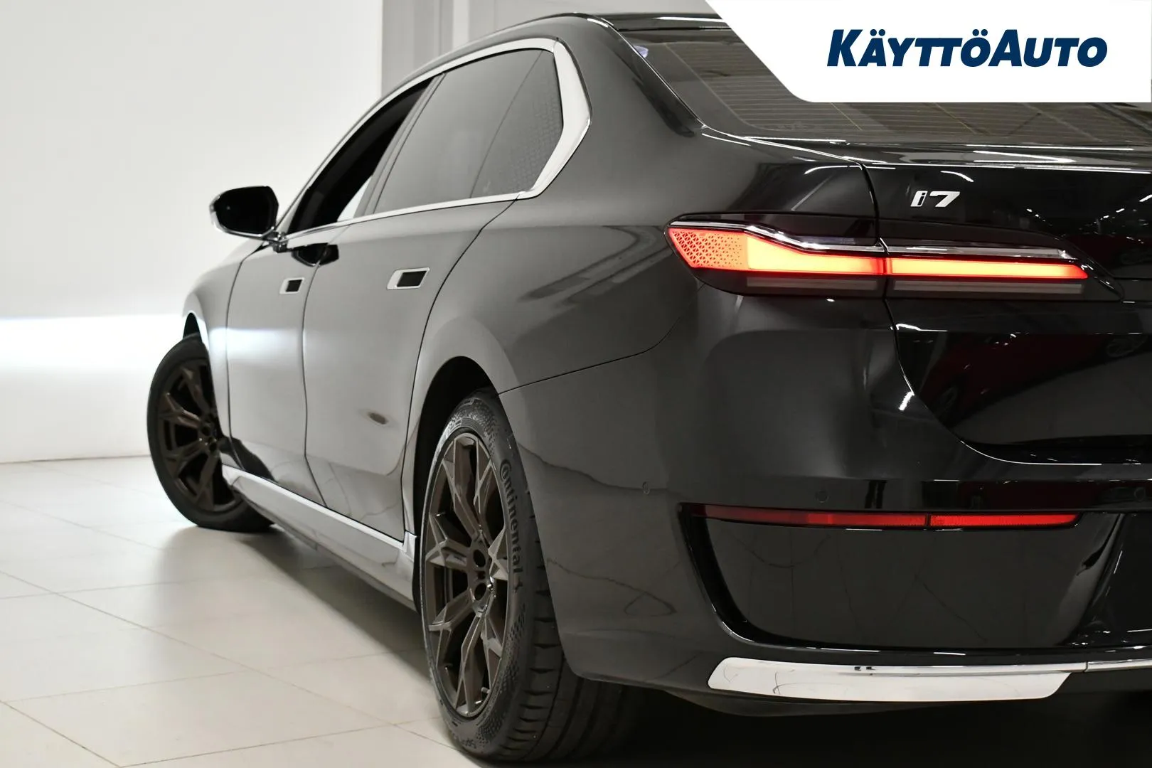 BMW i7 CSA-609 carousel image