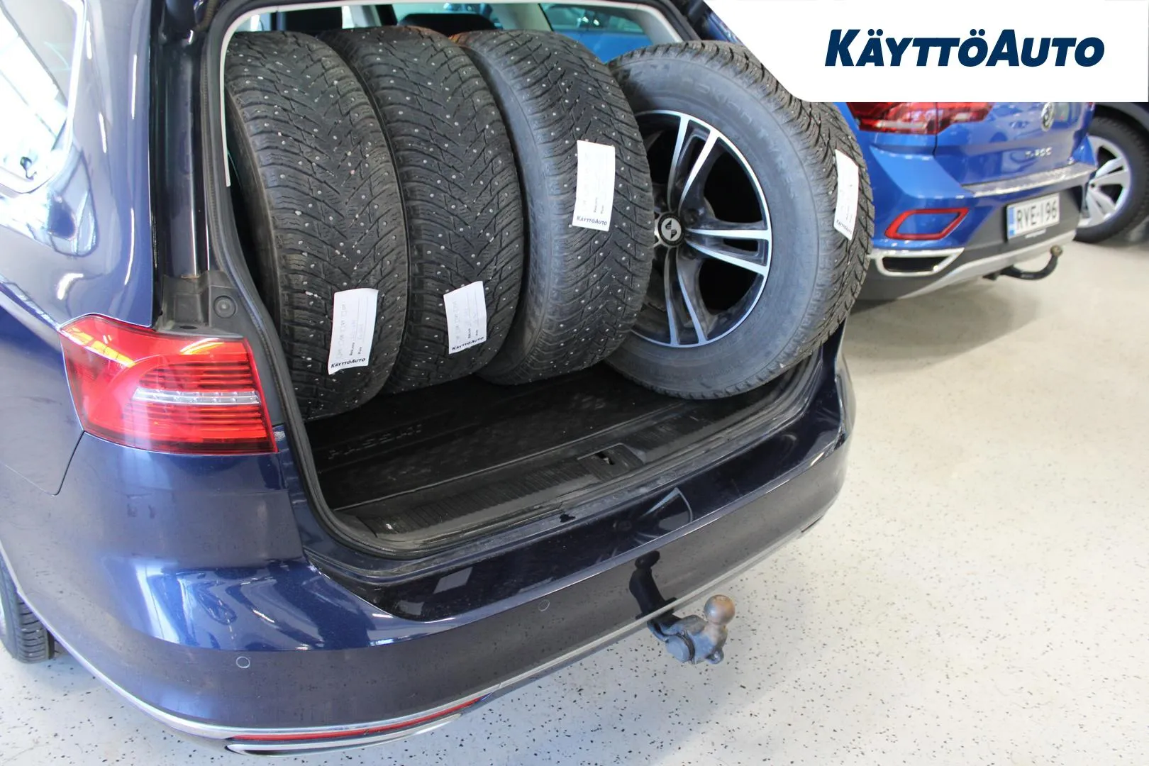 VOLKSWAGEN Passat JPL-699 carousel image