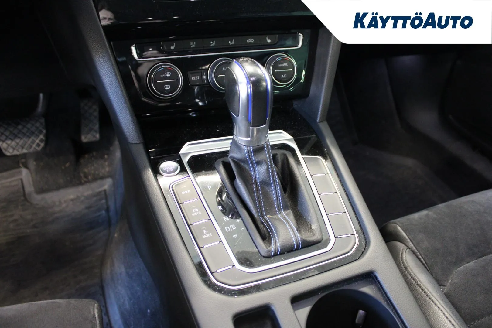 VOLKSWAGEN Passat JPL-699 carousel image