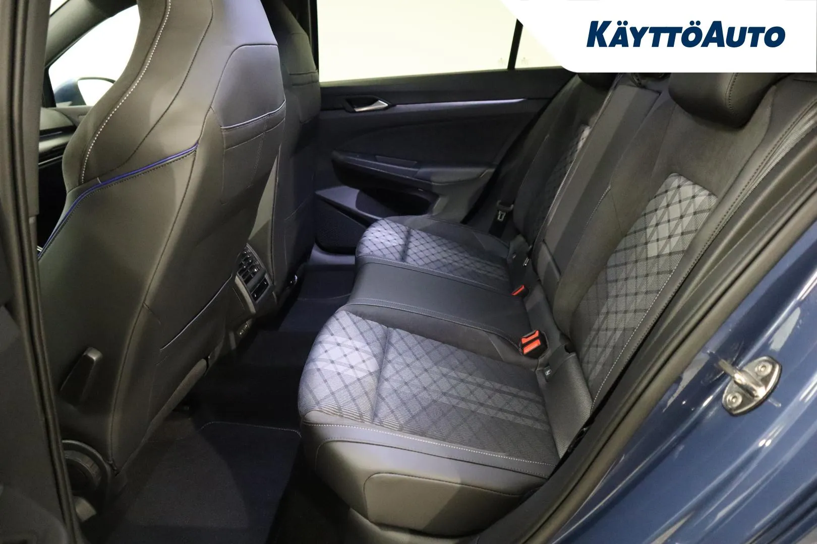 Volkswagen Golf JNY-835 carousel image