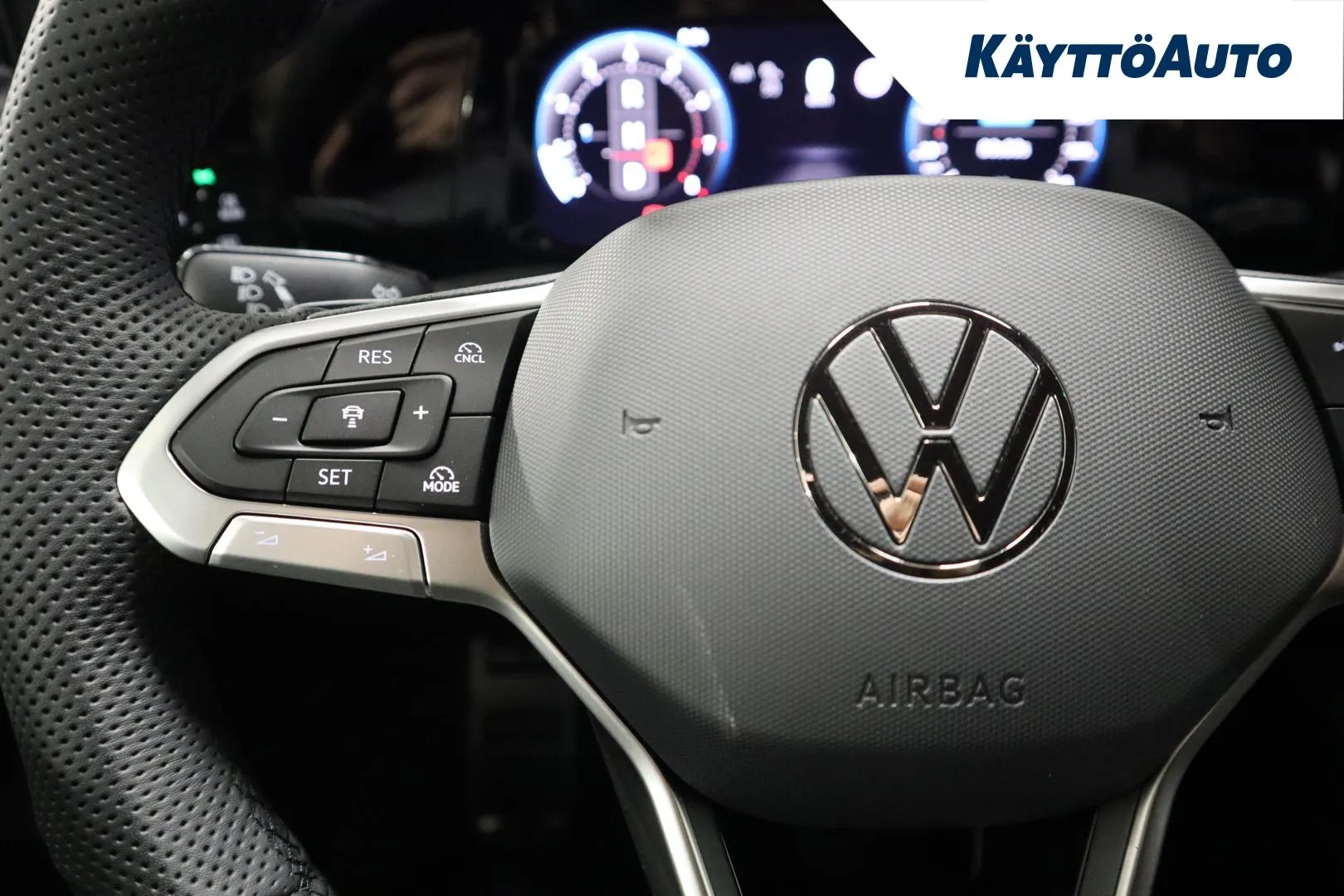 Volkswagen Golf JNY-835 carousel image