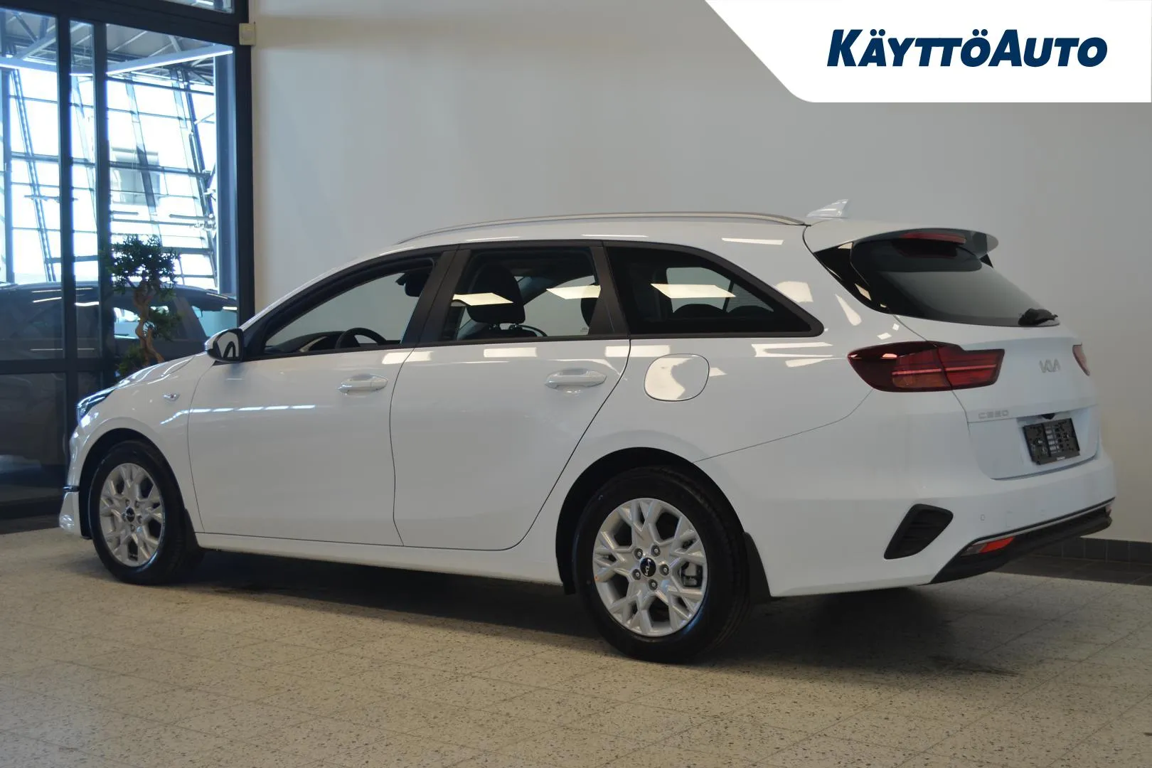 Kia Ceed ZPH-627 carousel image