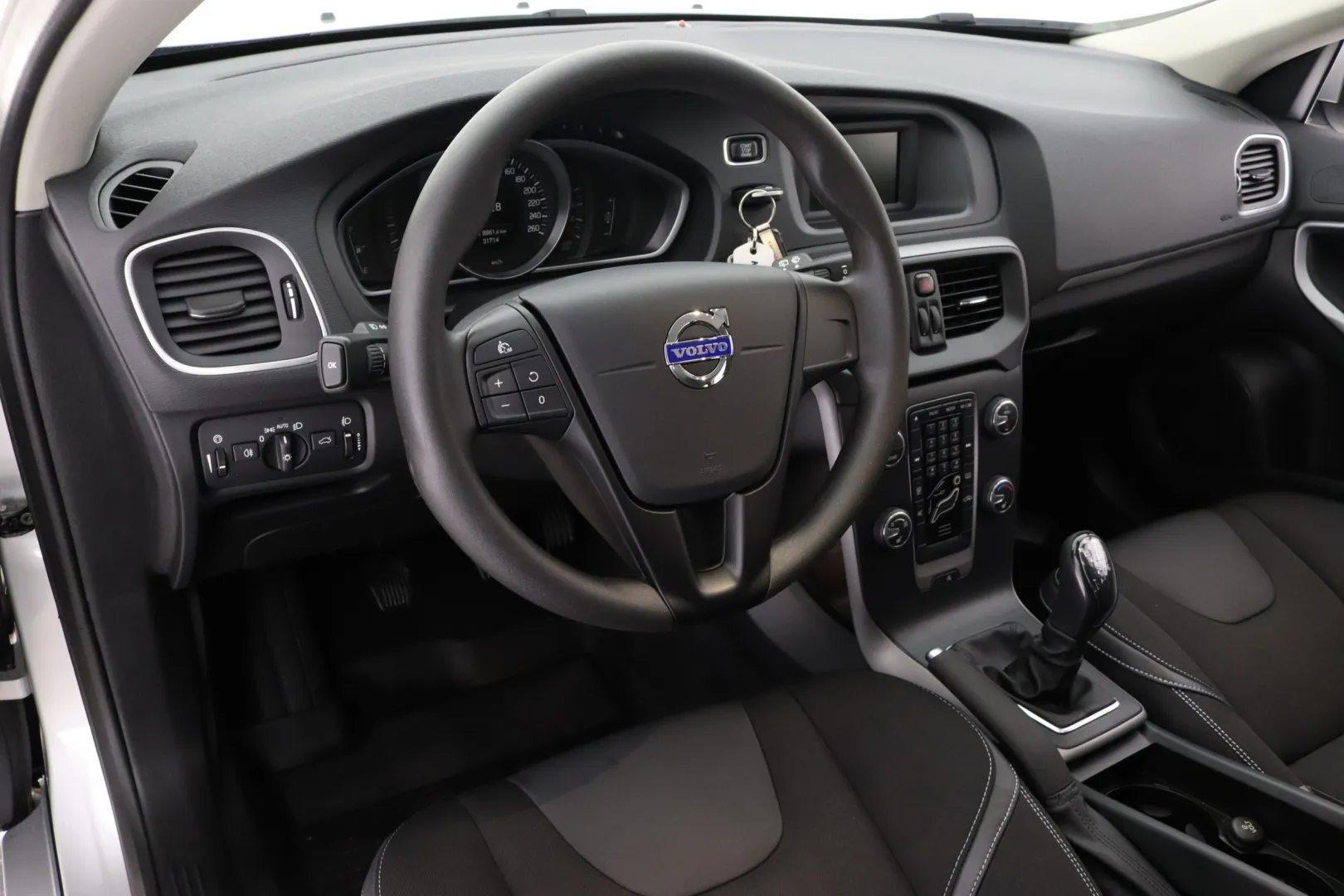 VOLVO V40 VVA-634 carousel image