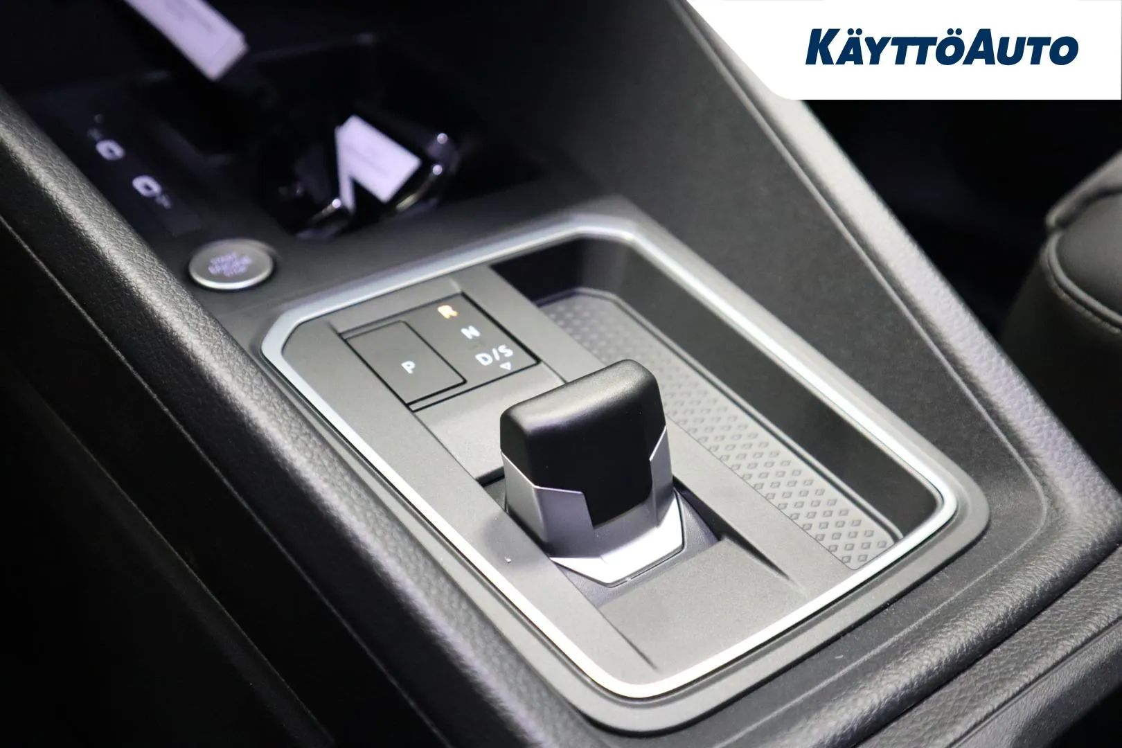 Volkswagen Caddy Maxi ZPA-186 carousel image