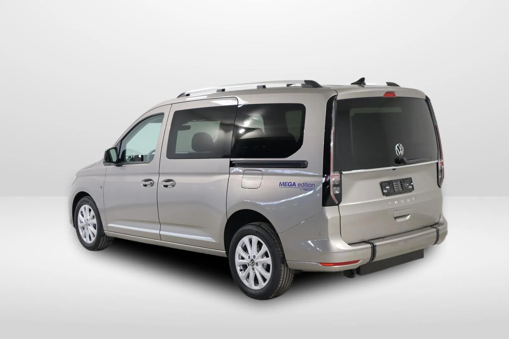 Volkswagen Caddy Maxi ZPA-186 carousel image