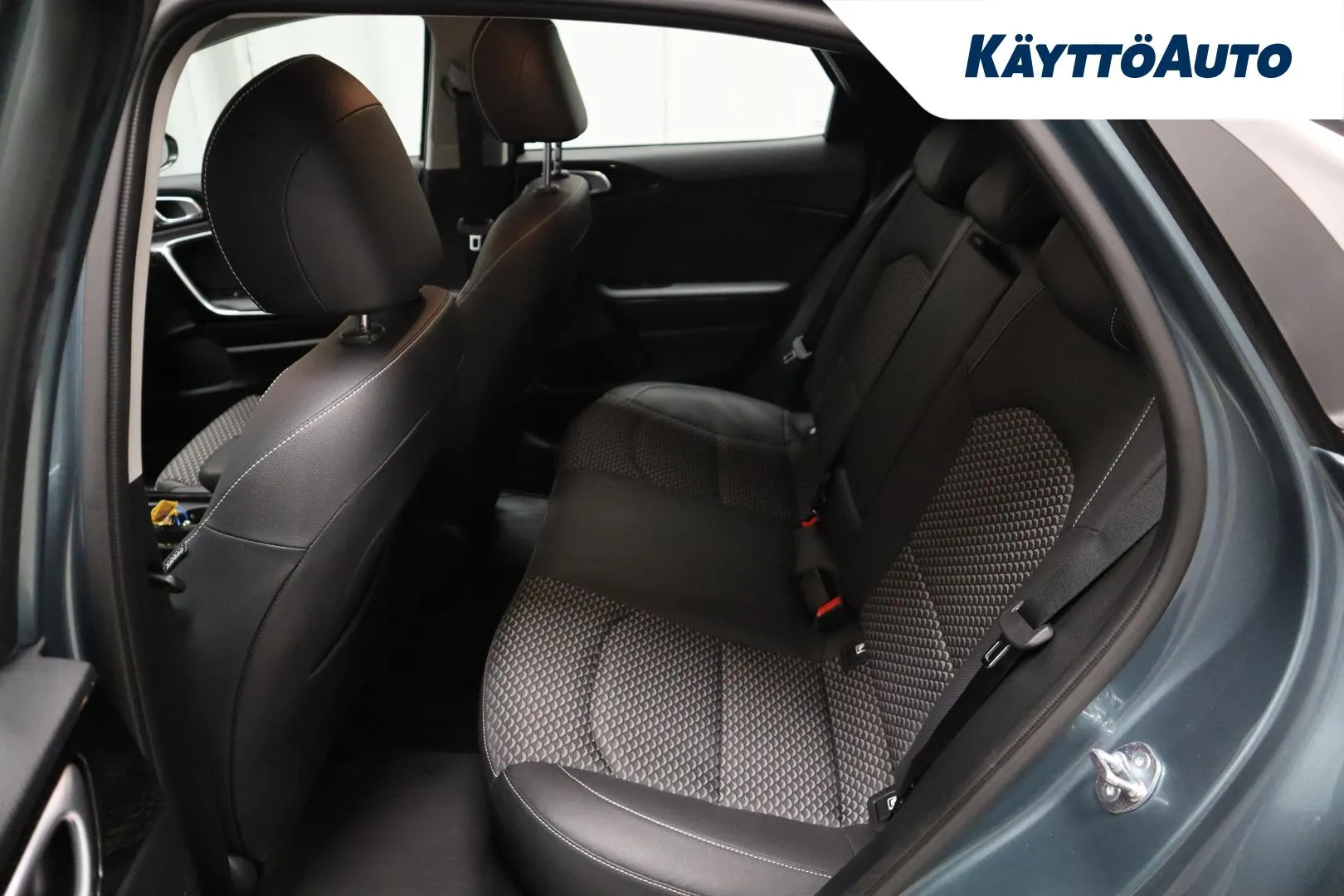 KIA XCeed GRC-527 carousel image