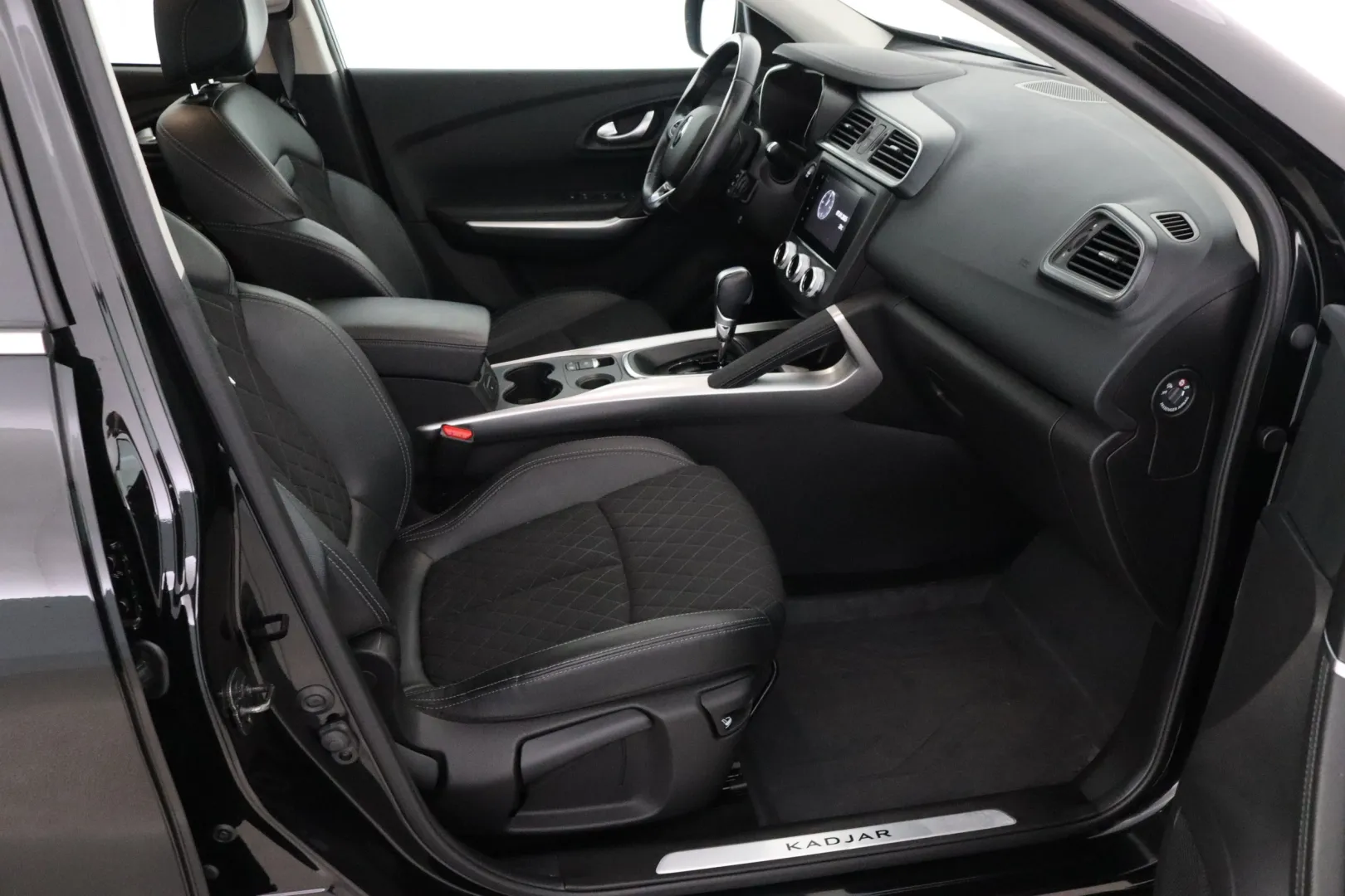 RENAULT Kadjar GZU-570 carousel image