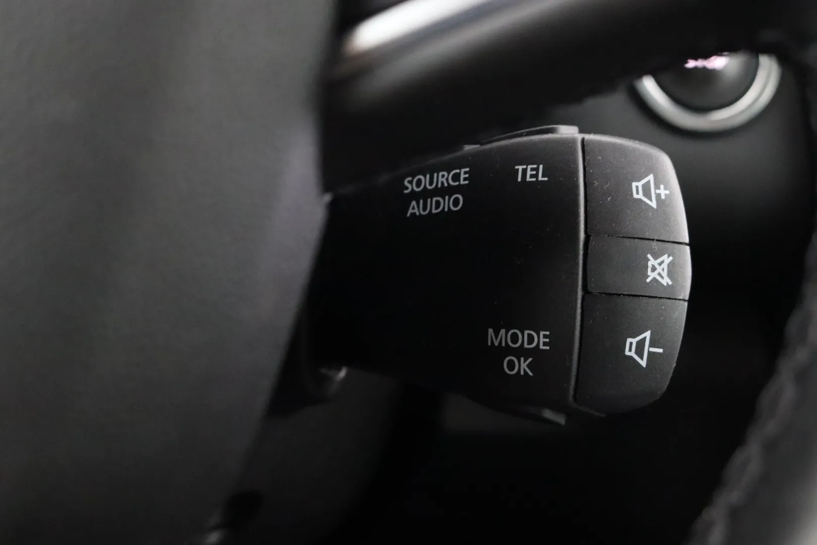 RENAULT Kadjar GZU-570 carousel image