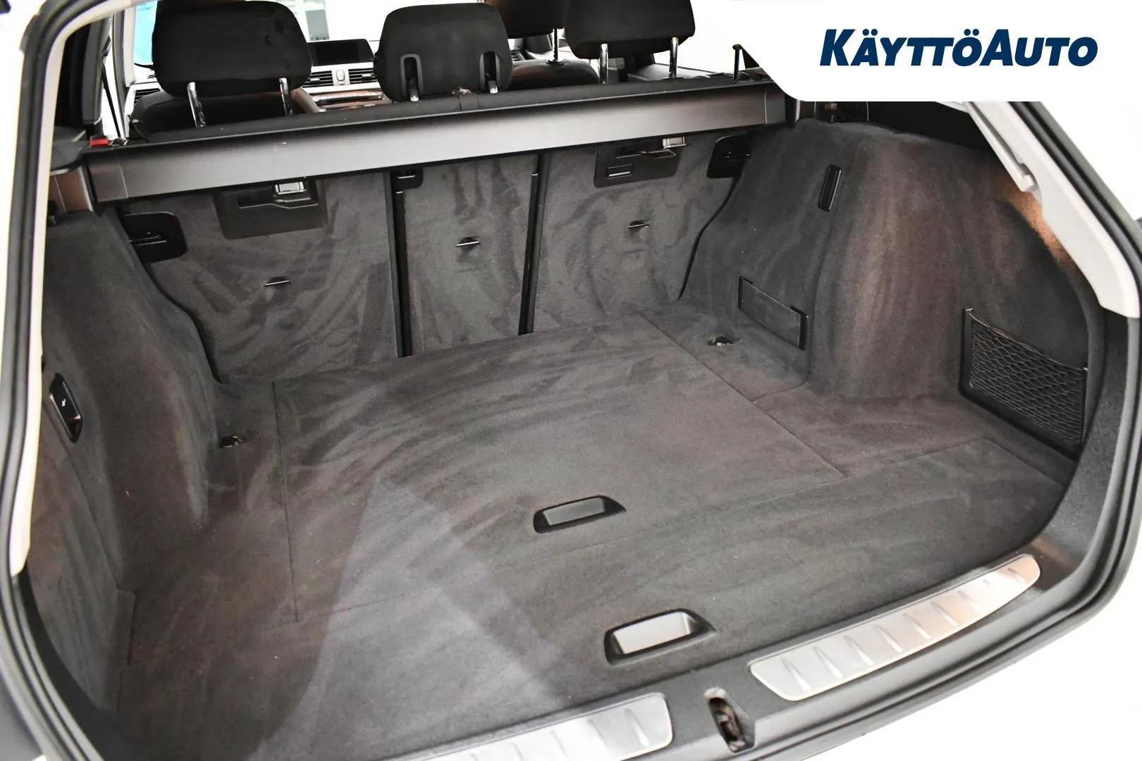 BMW 320 FLE-688 carousel image