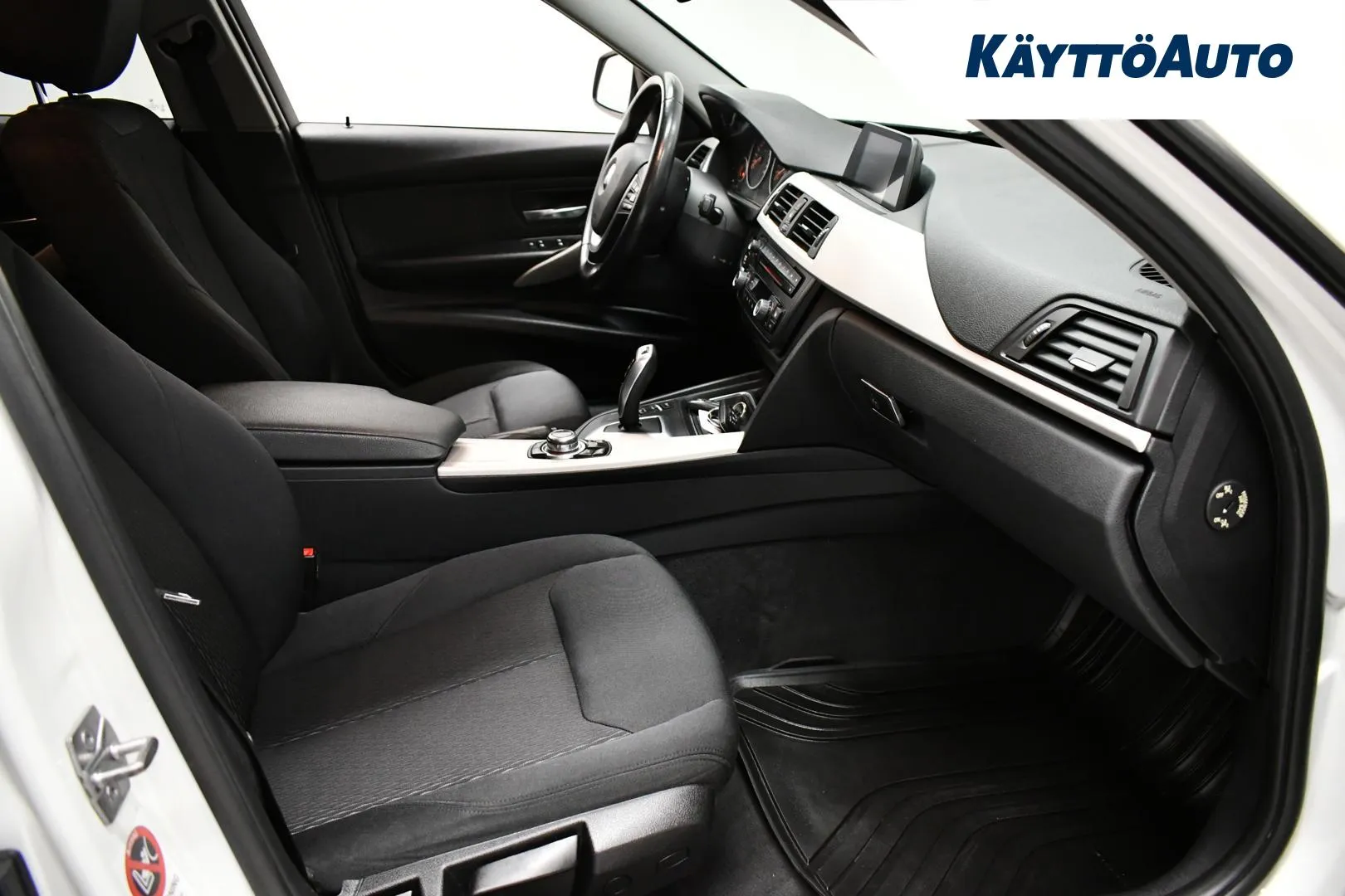 BMW 320 FLE-688 carousel image