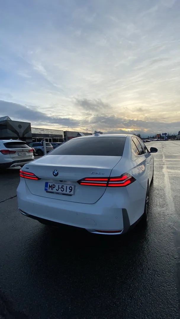 BMW 520 MPJ-519 carousel image