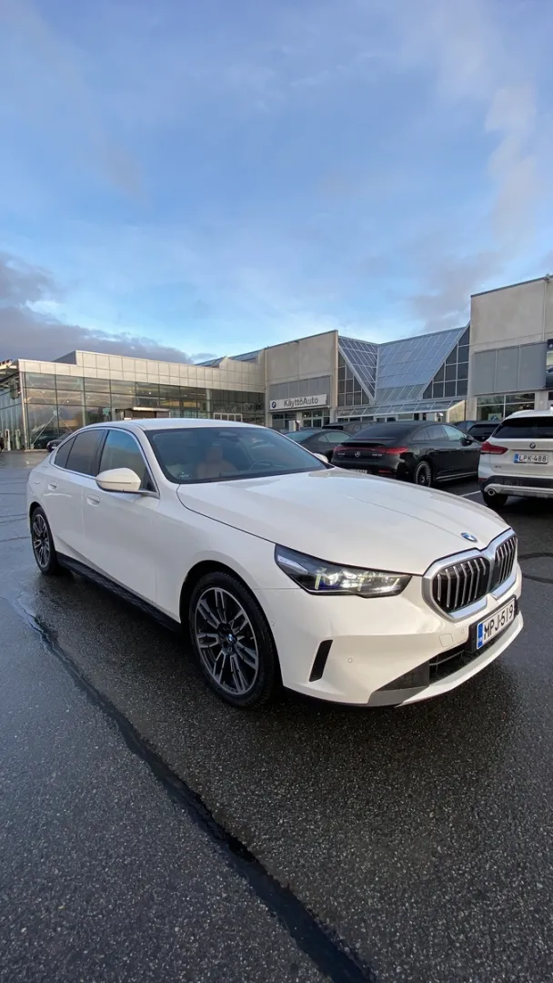 BMW 520 MPJ-519 carousel image