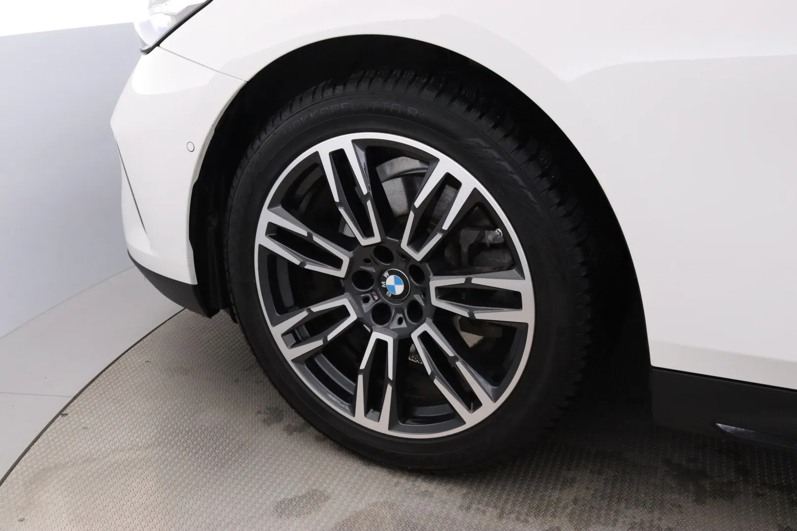 BMW 520 MPJ-519 carousel image