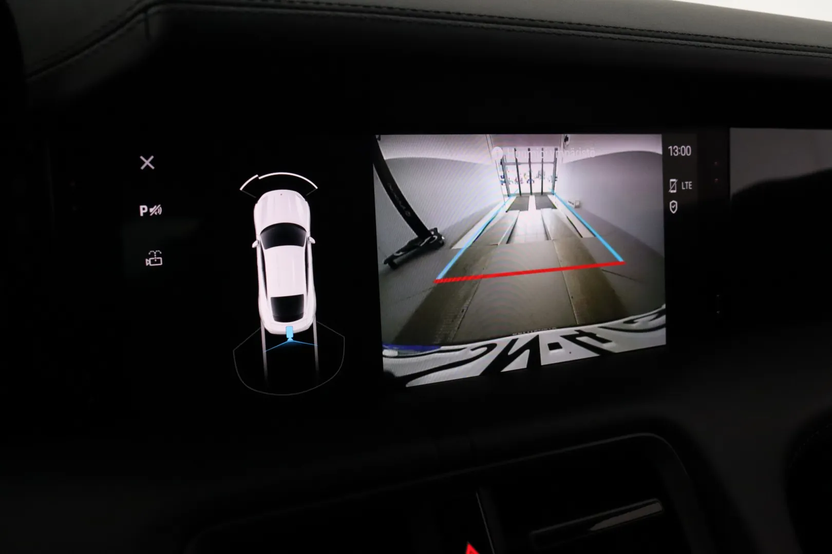 PORSCHE Taycan LSN-415 carousel image