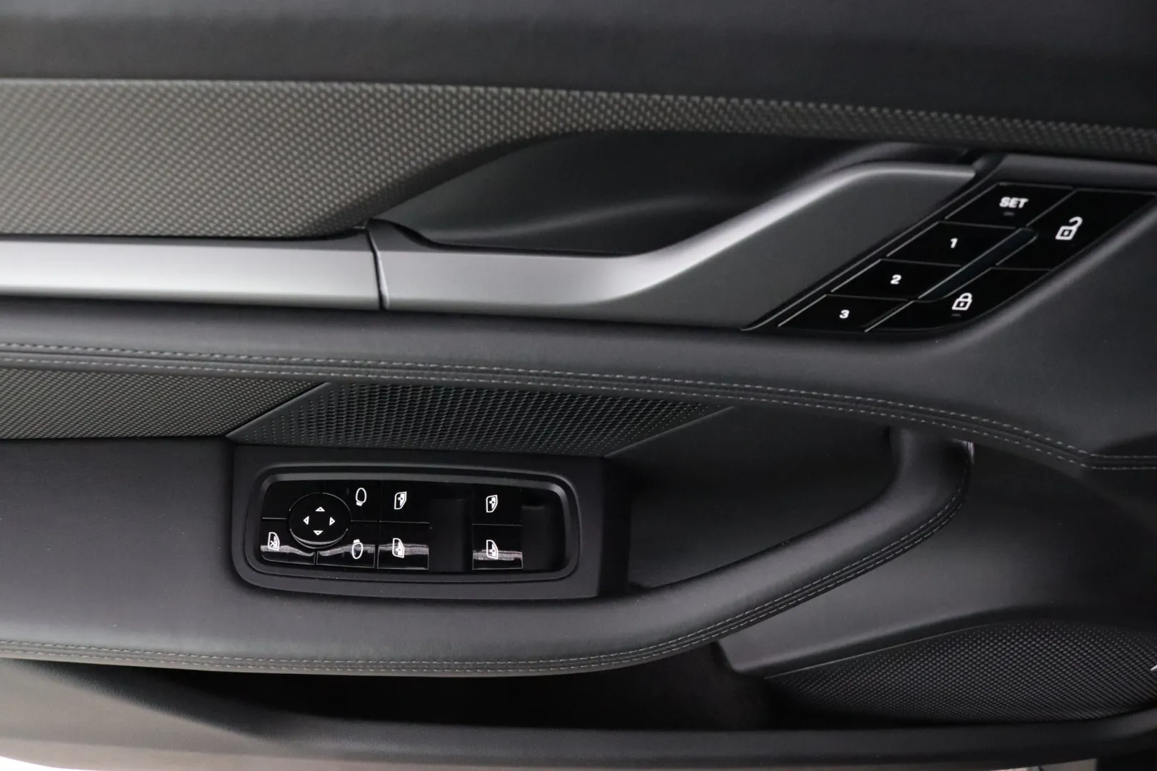 PORSCHE Taycan LSN-415 carousel image