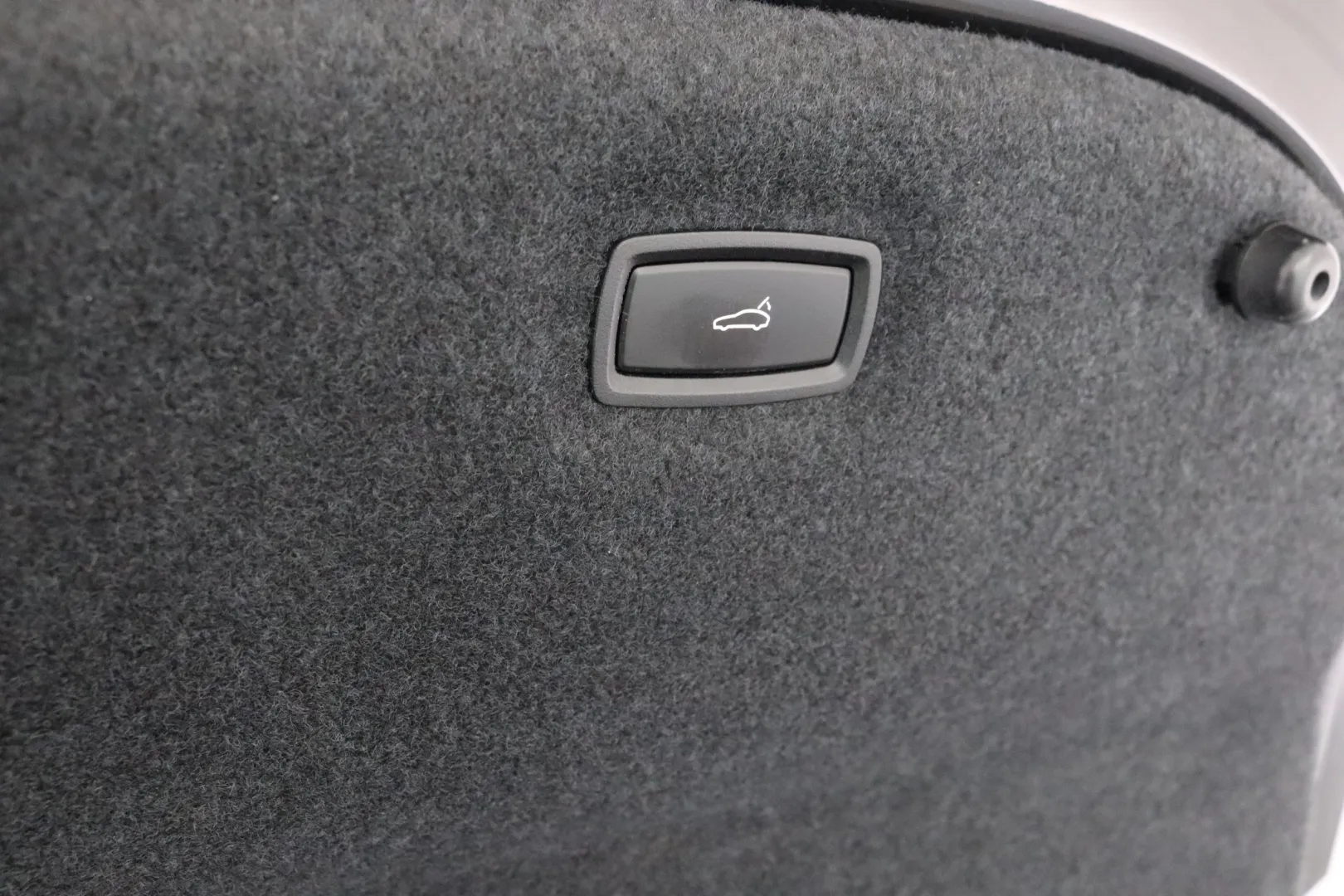 PORSCHE Taycan LSN-415 carousel image