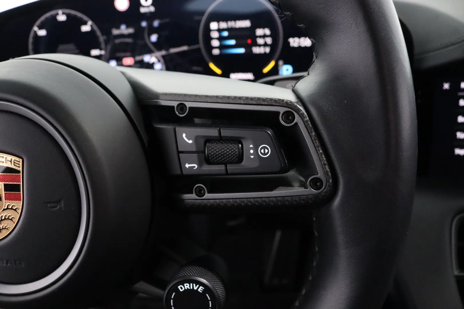 PORSCHE Taycan LSN-415 carousel image