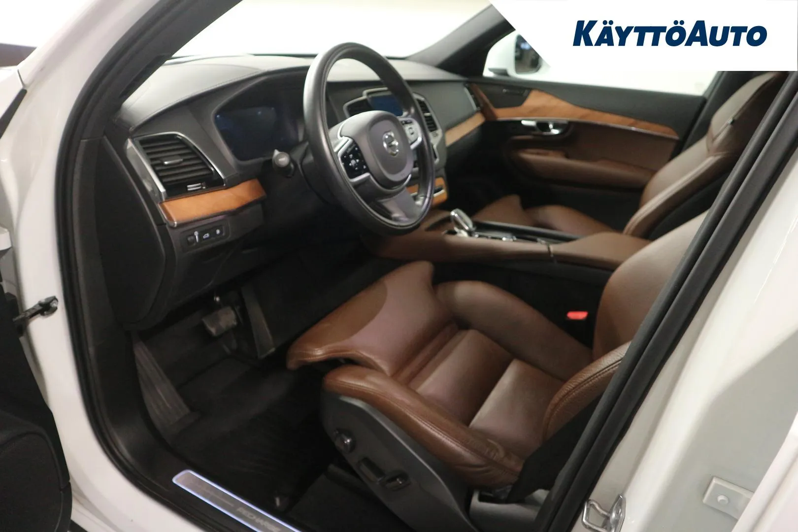 VOLVO XC90 MYX-440 carousel image