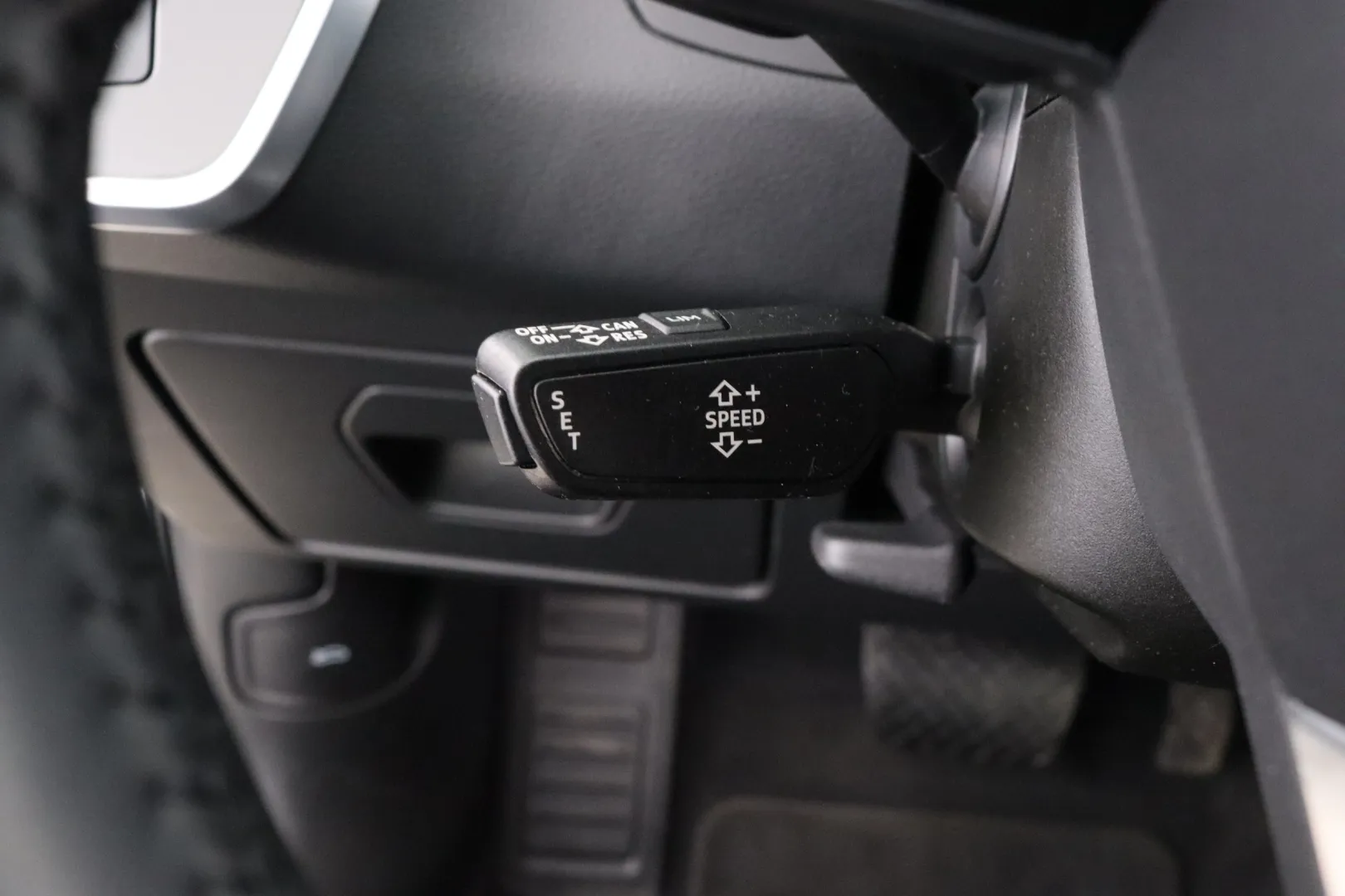 AUDI A6 ZMX-292 carousel image