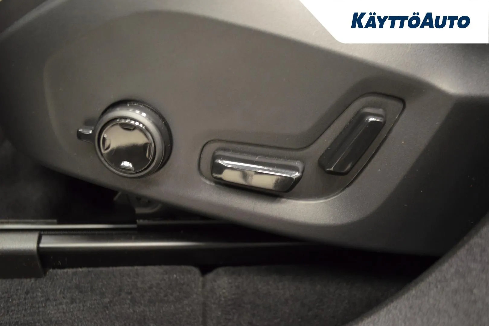 VOLVO XC60 JNH-820 carousel image