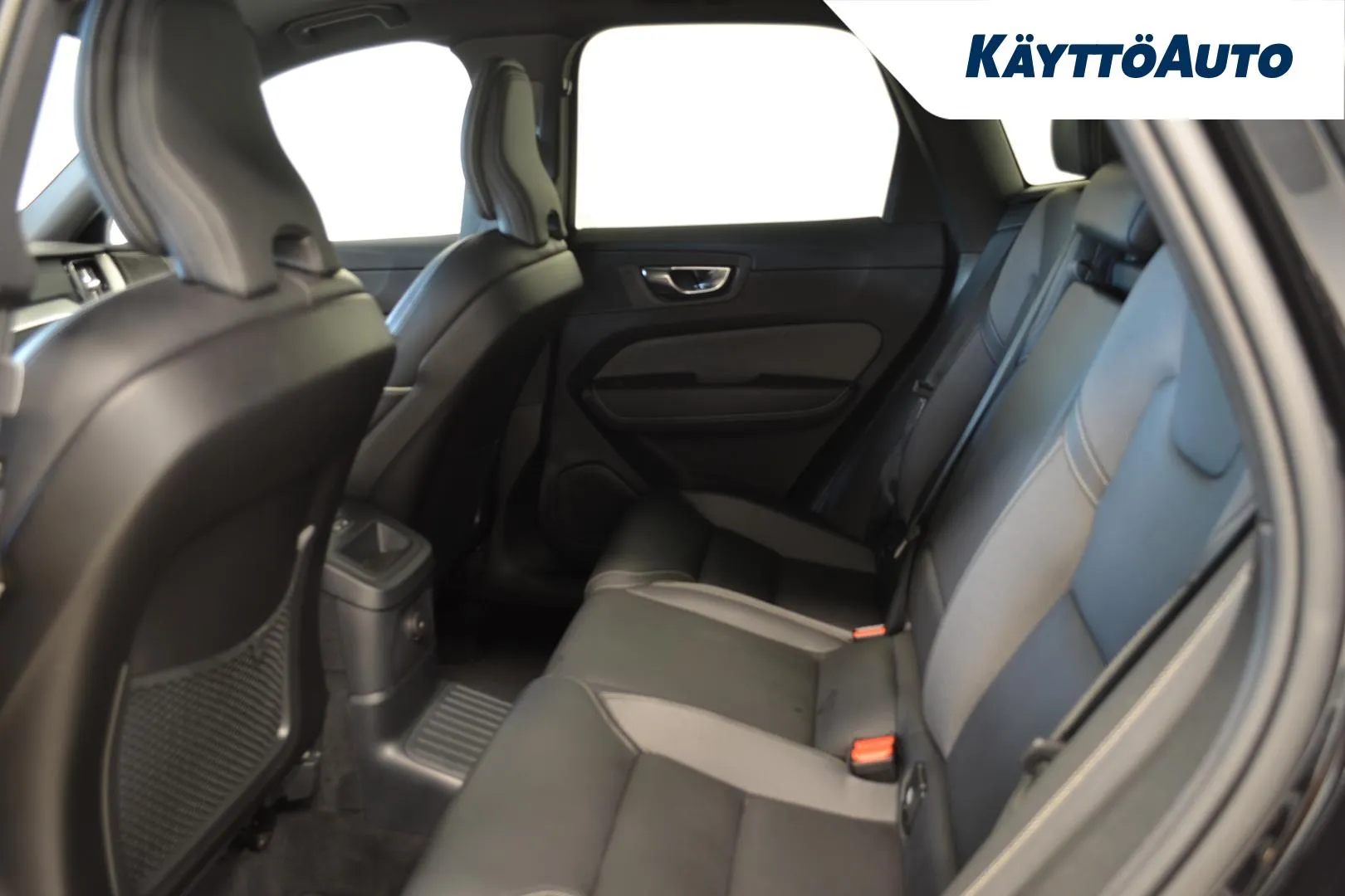 VOLVO XC60 JNH-820 carousel image