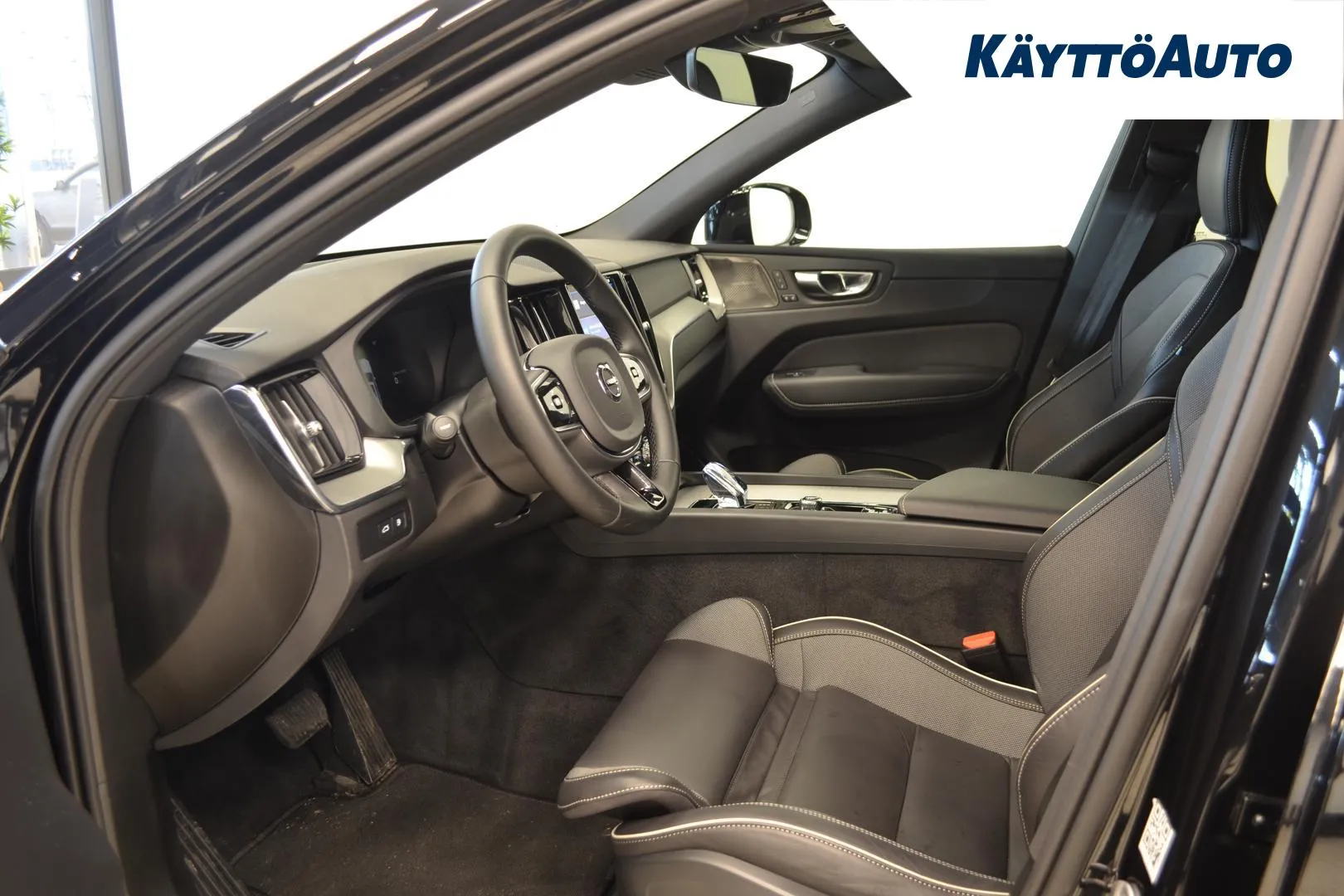 VOLVO XC60 JNH-820 carousel image