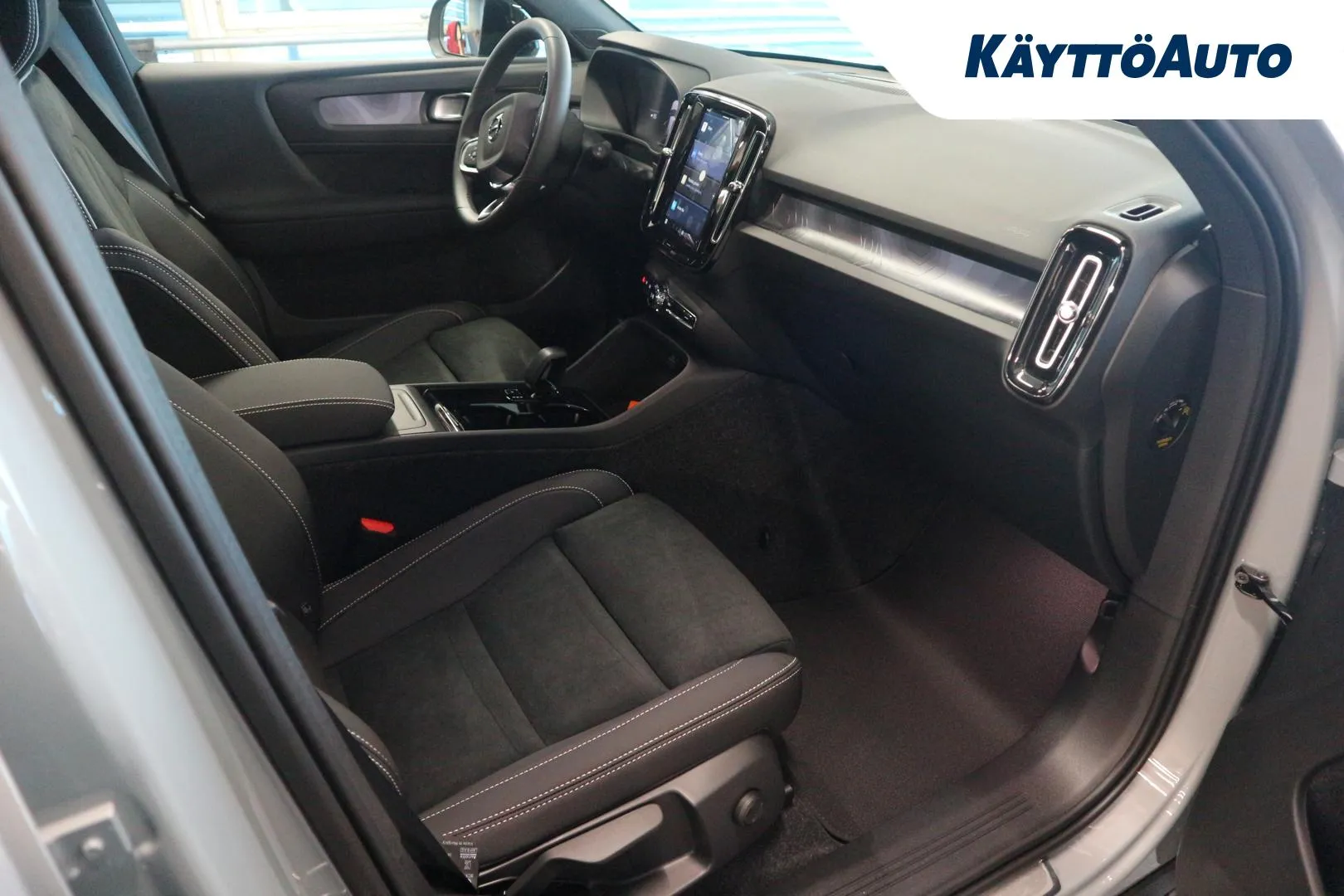 Volvo EX40 JNY-766 carousel image