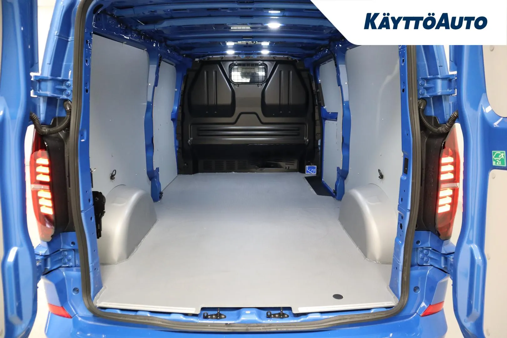 Volkswagen Transporter LTE-828 carousel image