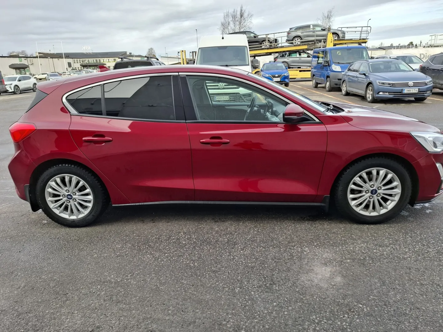 FORD Focus LOT-117 carousel image