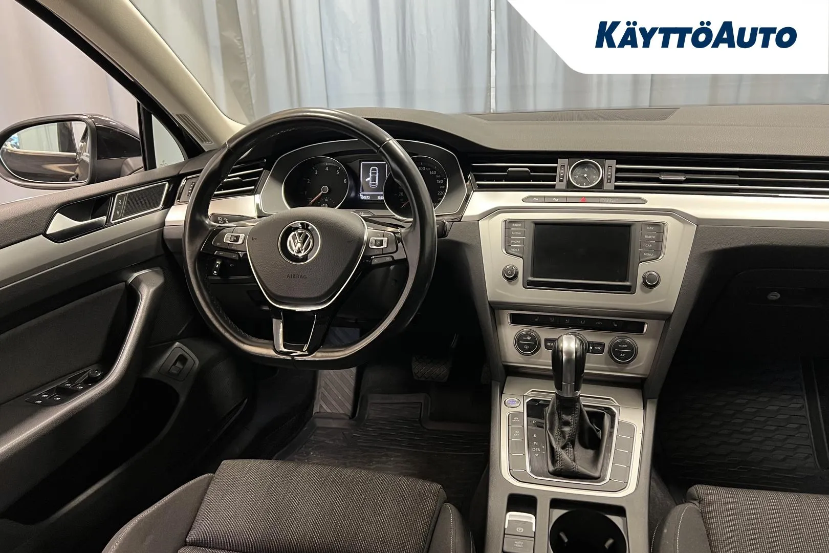 VOLKSWAGEN Passat ZKT-635 carousel image